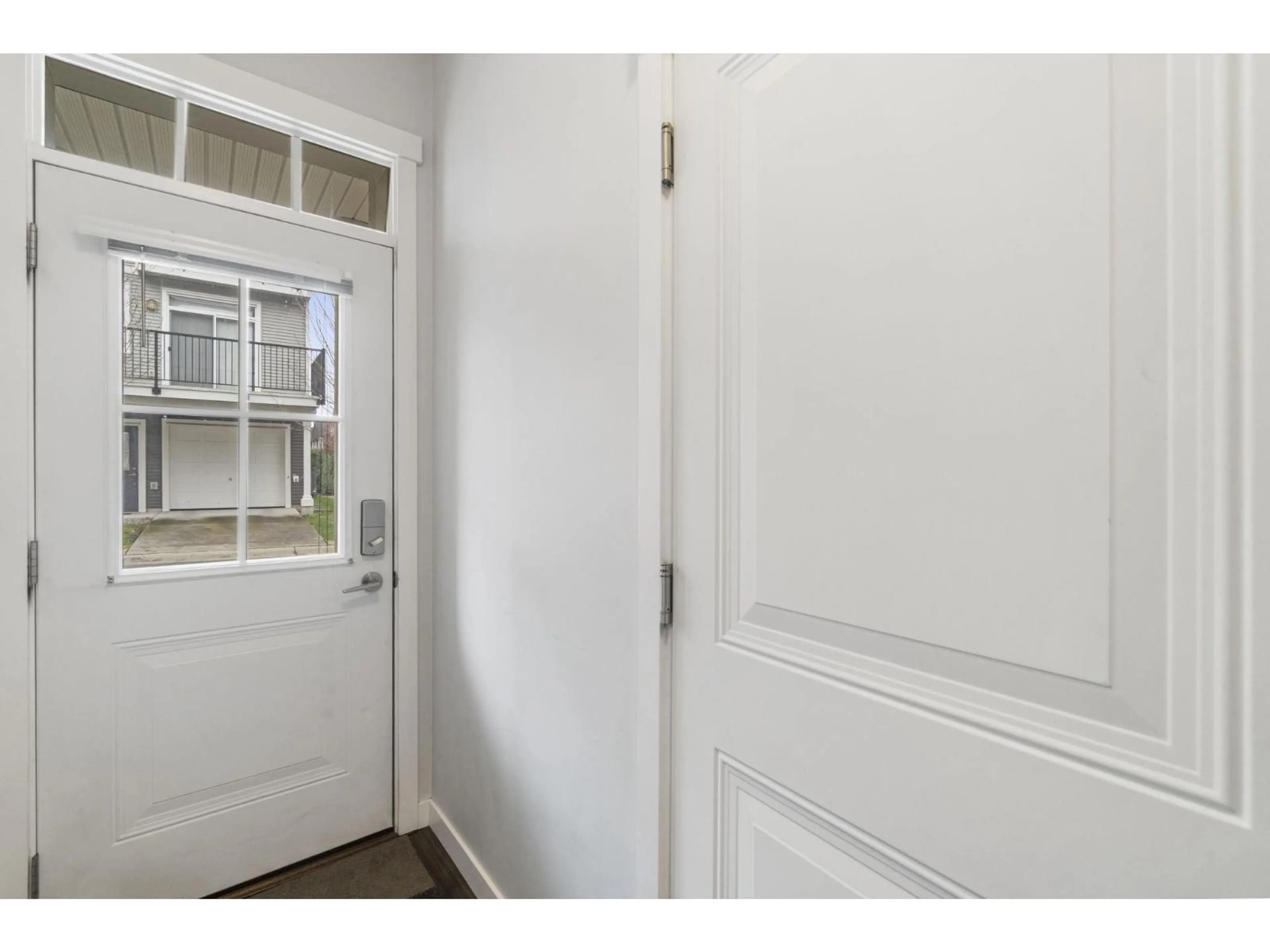 Indoor entryway for 35 - 30989 WESTRIDGE PLACE, Abbotsford British Columbia V2T0E7