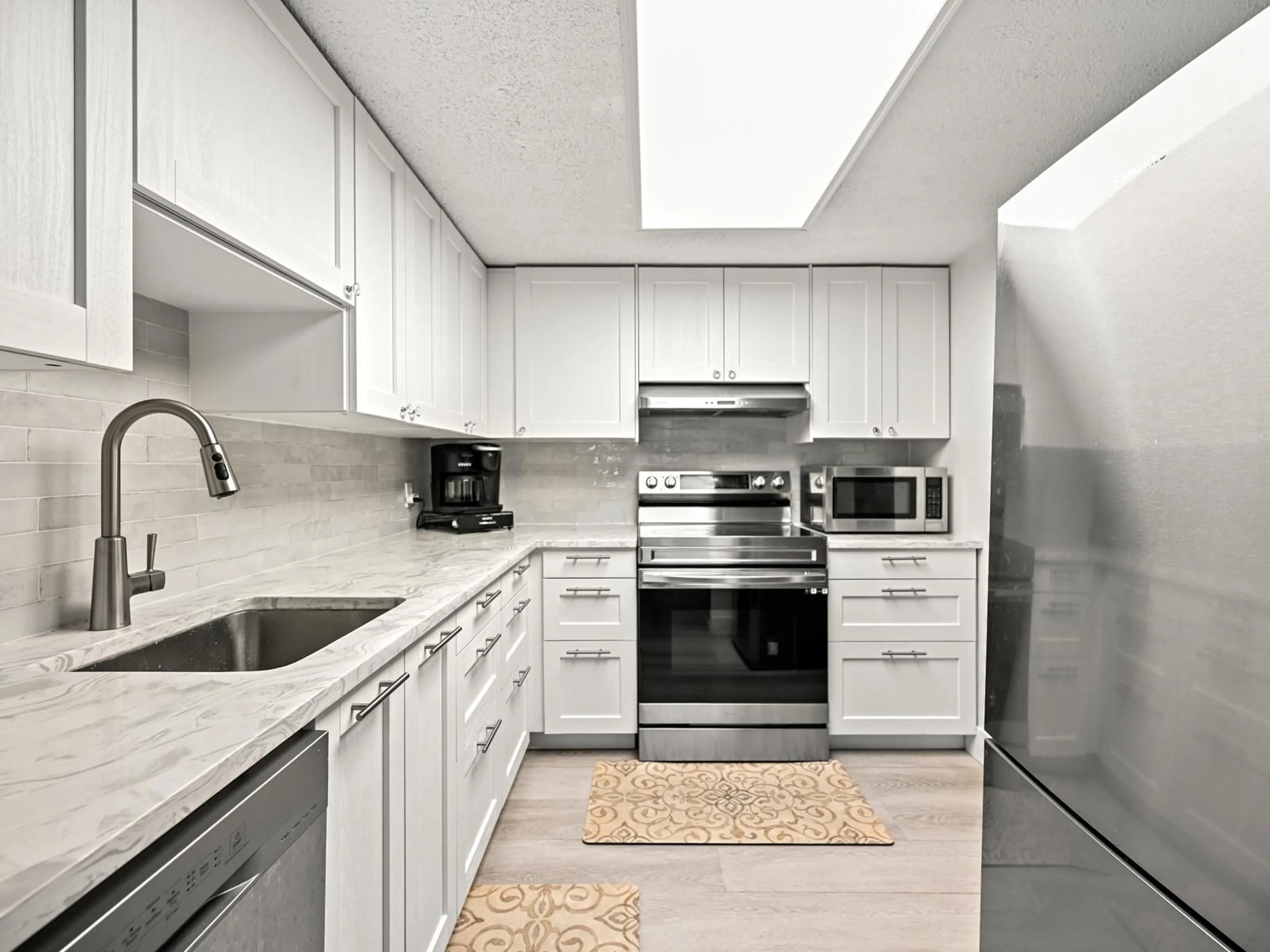 Contemporary kitchen, ceramic/tile floor for 202 - 7095 133B STREET, Surrey British Columbia V3W8A3