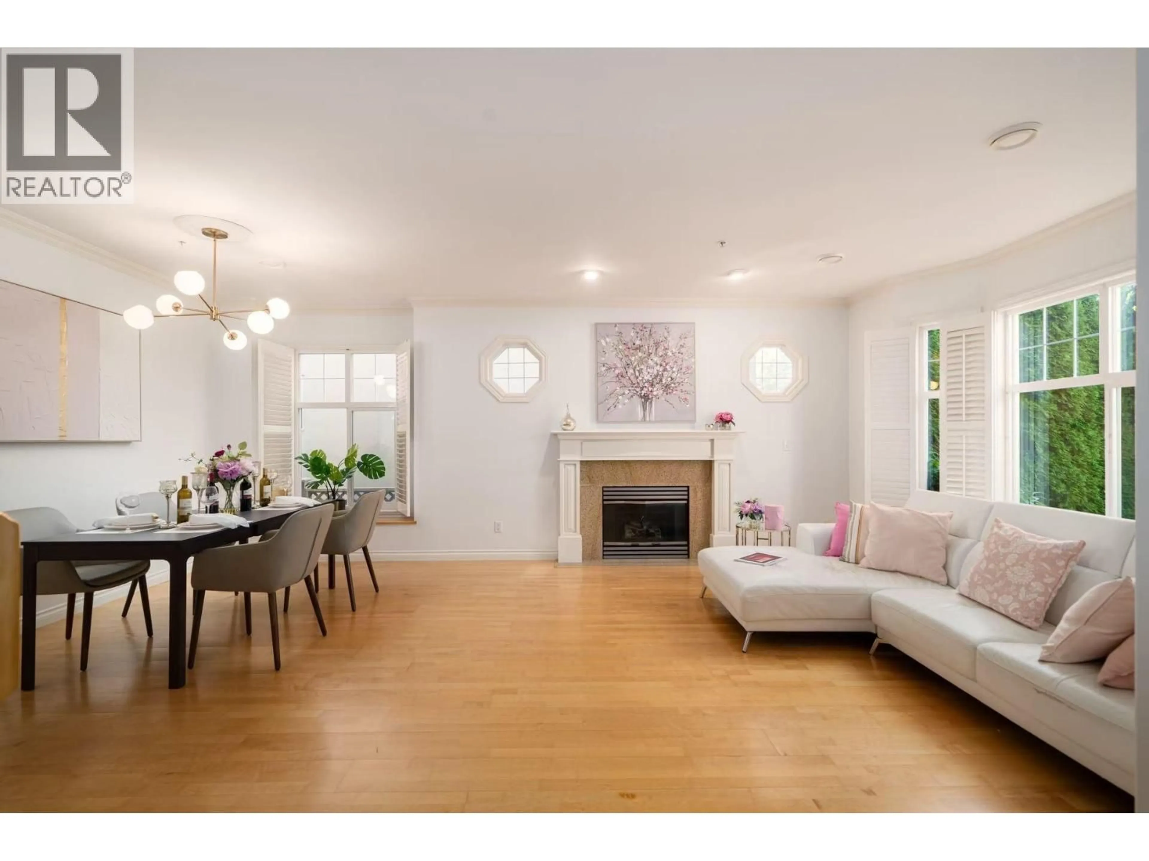 Living room with furniture, wood/laminate floor for 2818 19TH AVENUE, Vancouver British Columbia V6L1E5