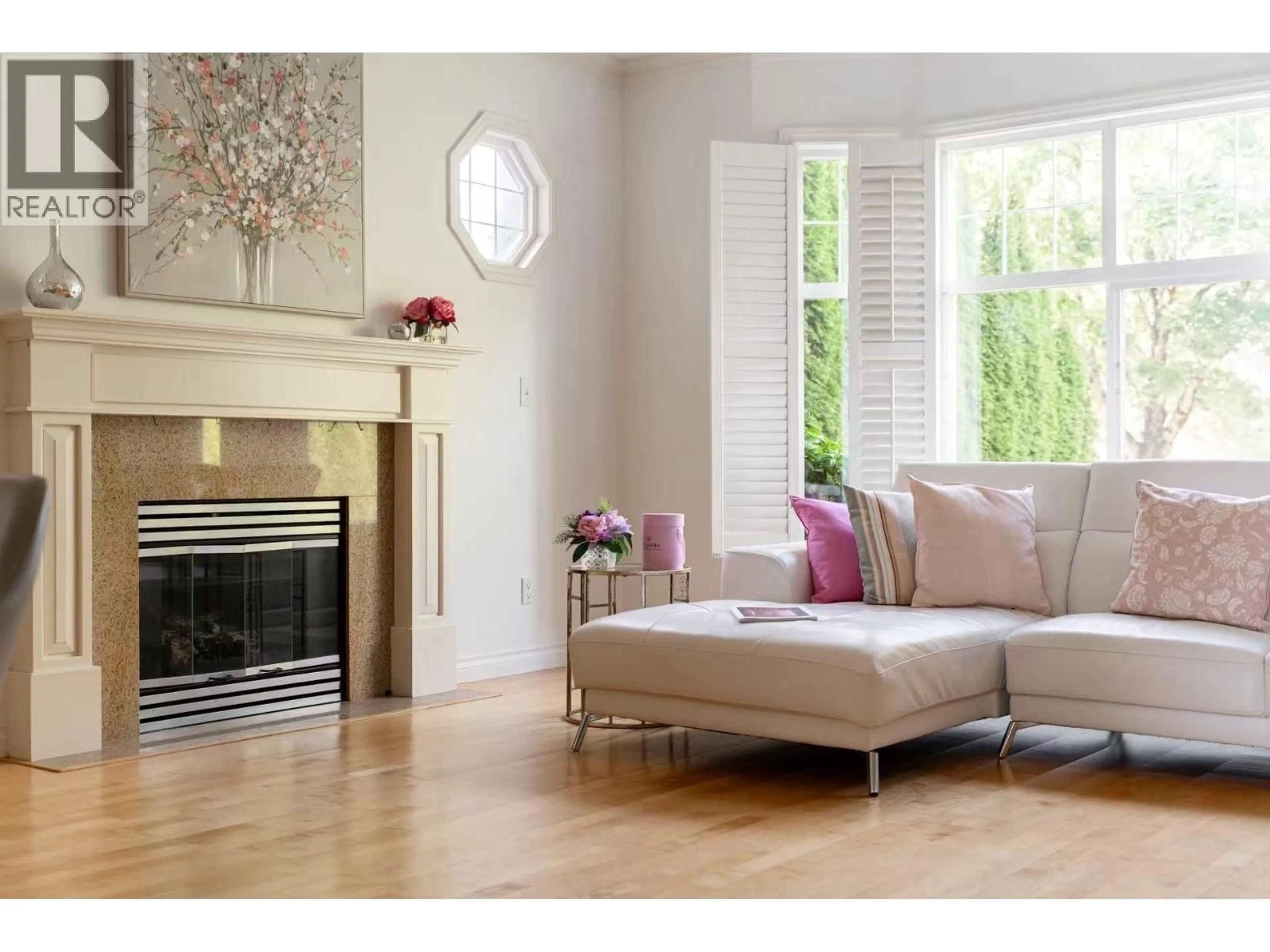 Living room with furniture, wood/laminate floor for 2818 19TH AVENUE, Vancouver British Columbia V6L1E5