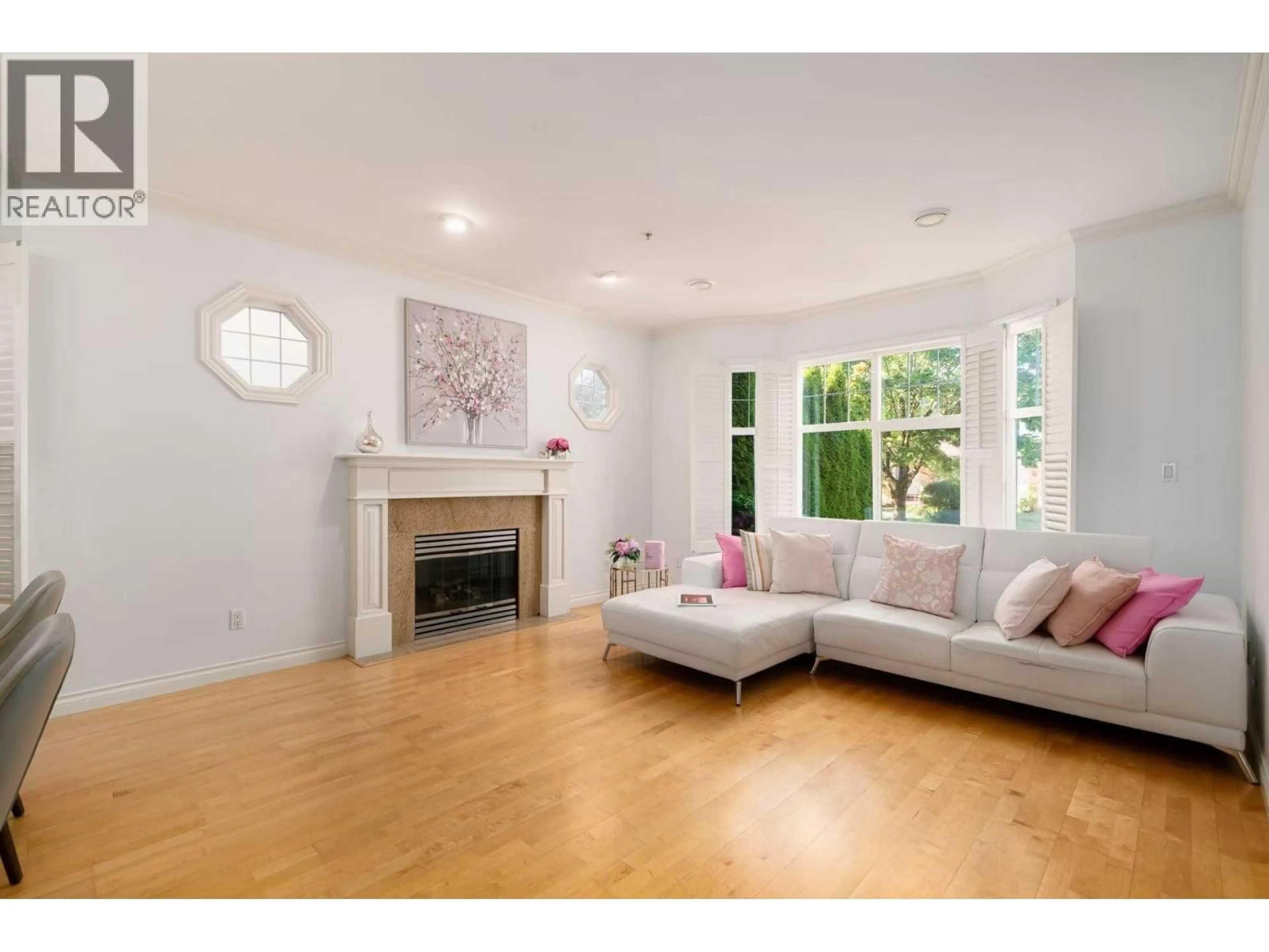 Living room with furniture, wood/laminate floor for 2818 19TH AVENUE, Vancouver British Columbia V6L1E5