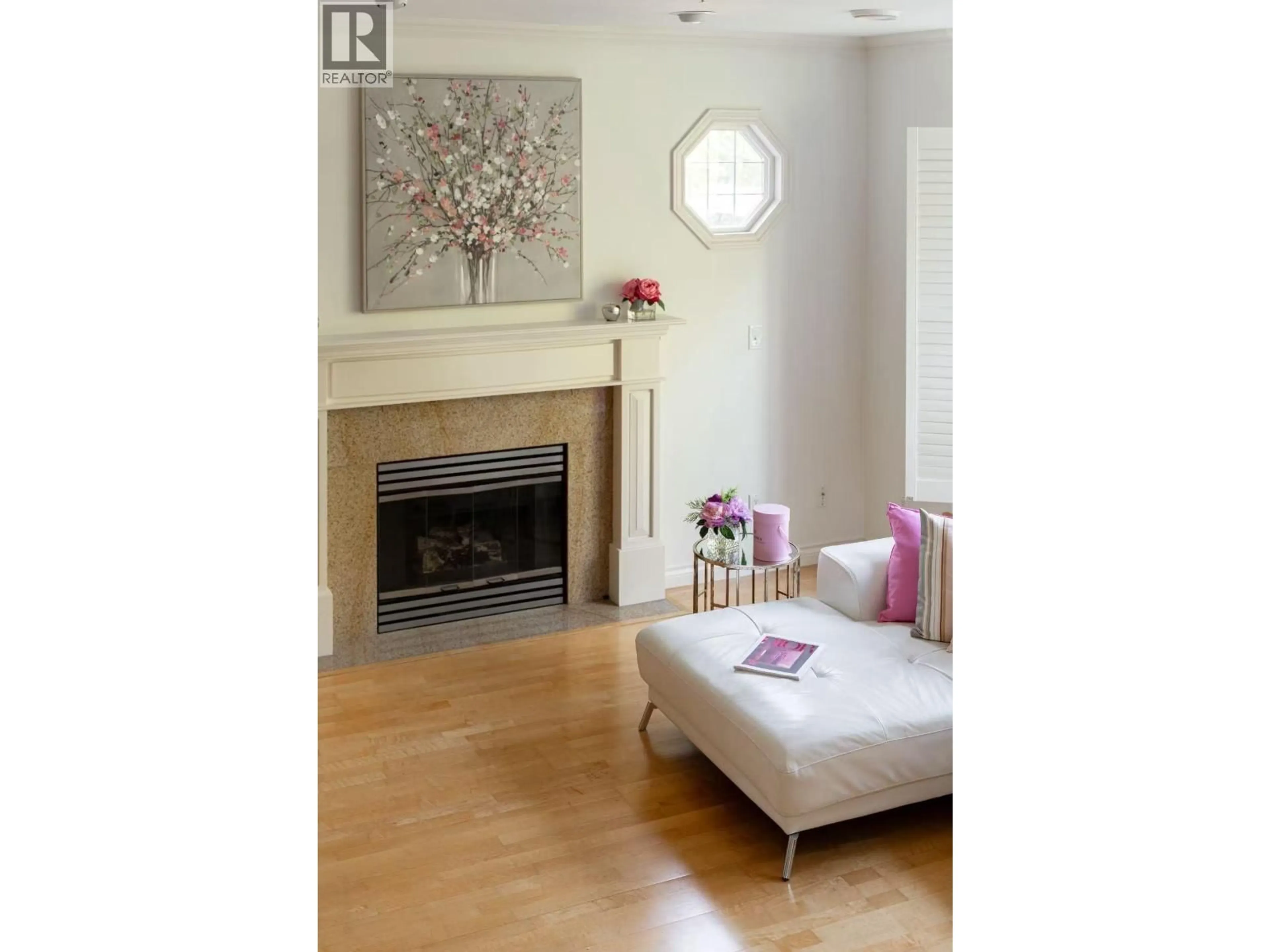 Living room with furniture, wood/laminate floor for 2818 19TH AVENUE, Vancouver British Columbia V6L1E5