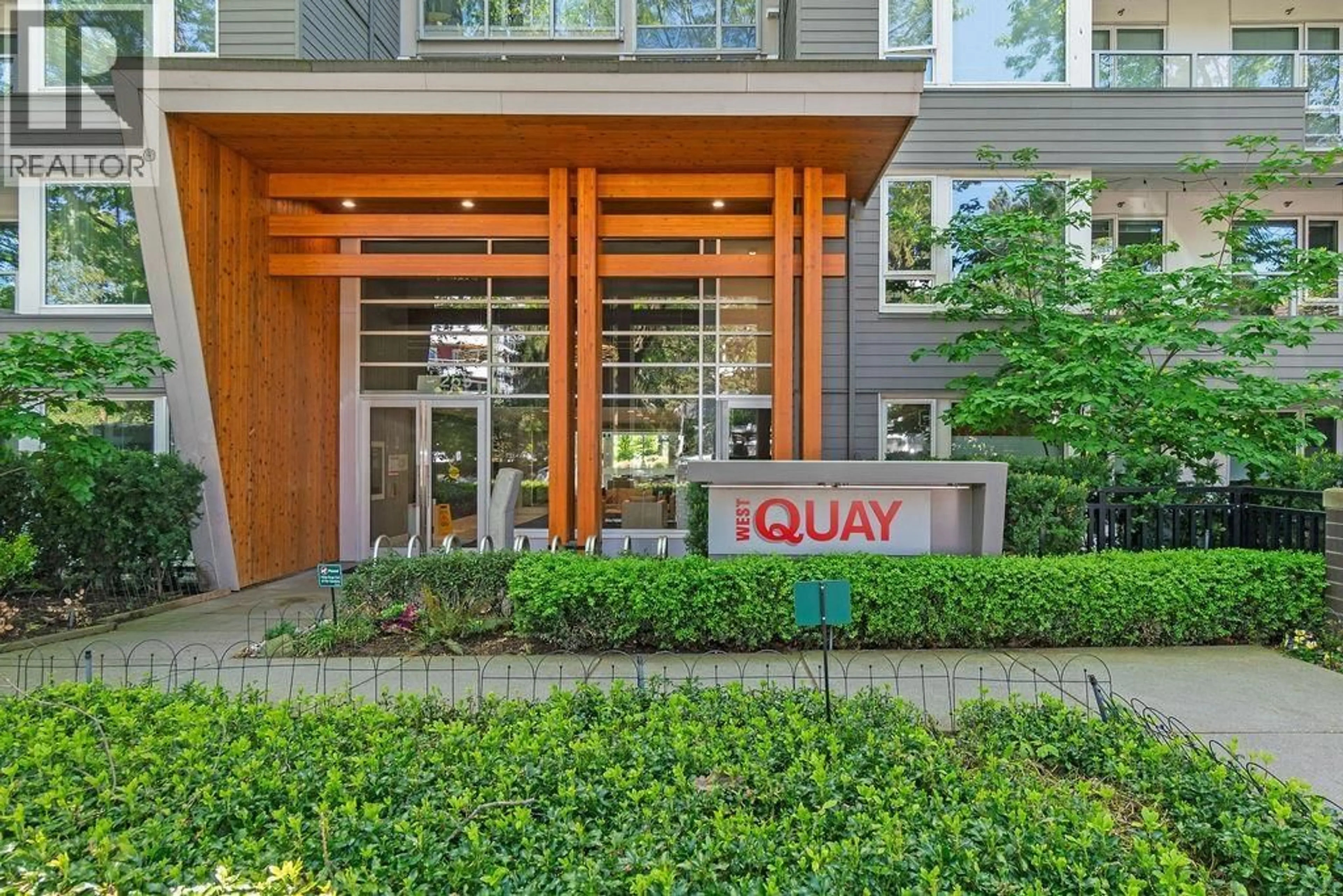 Indoor entryway for 229 - 255 1ST STREET, North Vancouver British Columbia V7M3G8