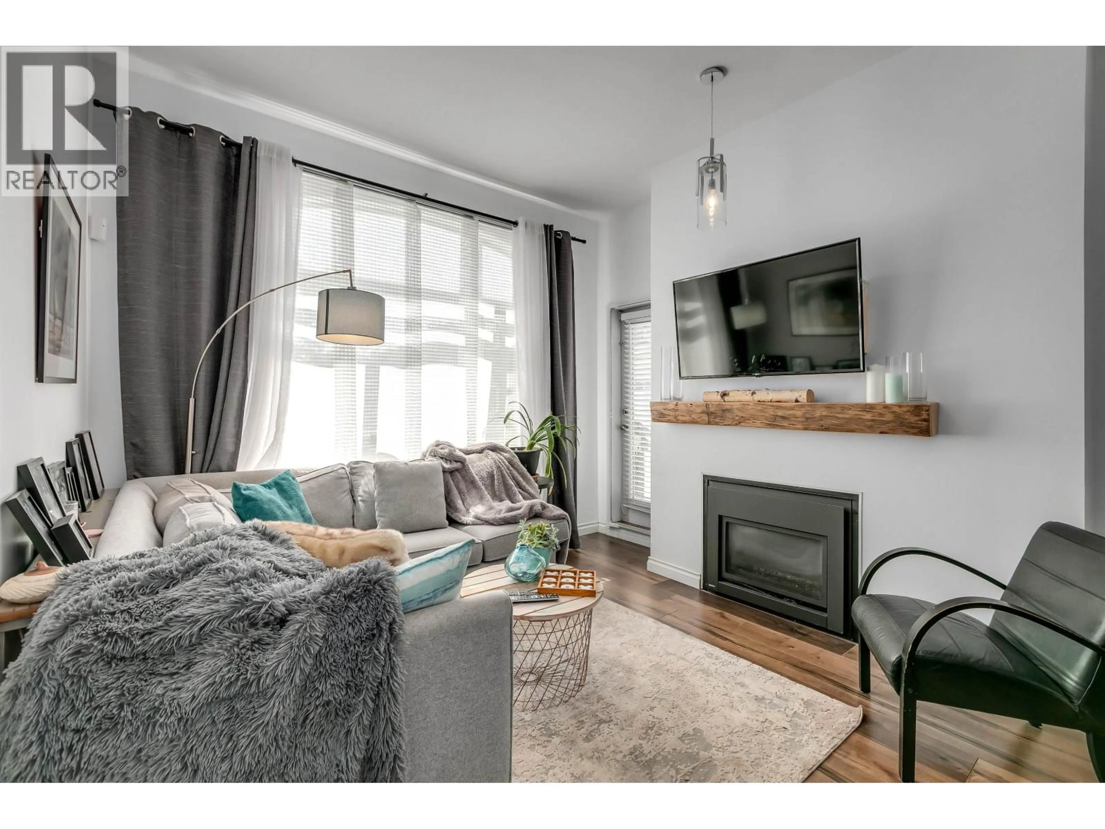 Living room with furniture, wood/laminate floor for 423 - 2551 PARKVIEW LANE, Port Coquitlam British Columbia V3C6J8