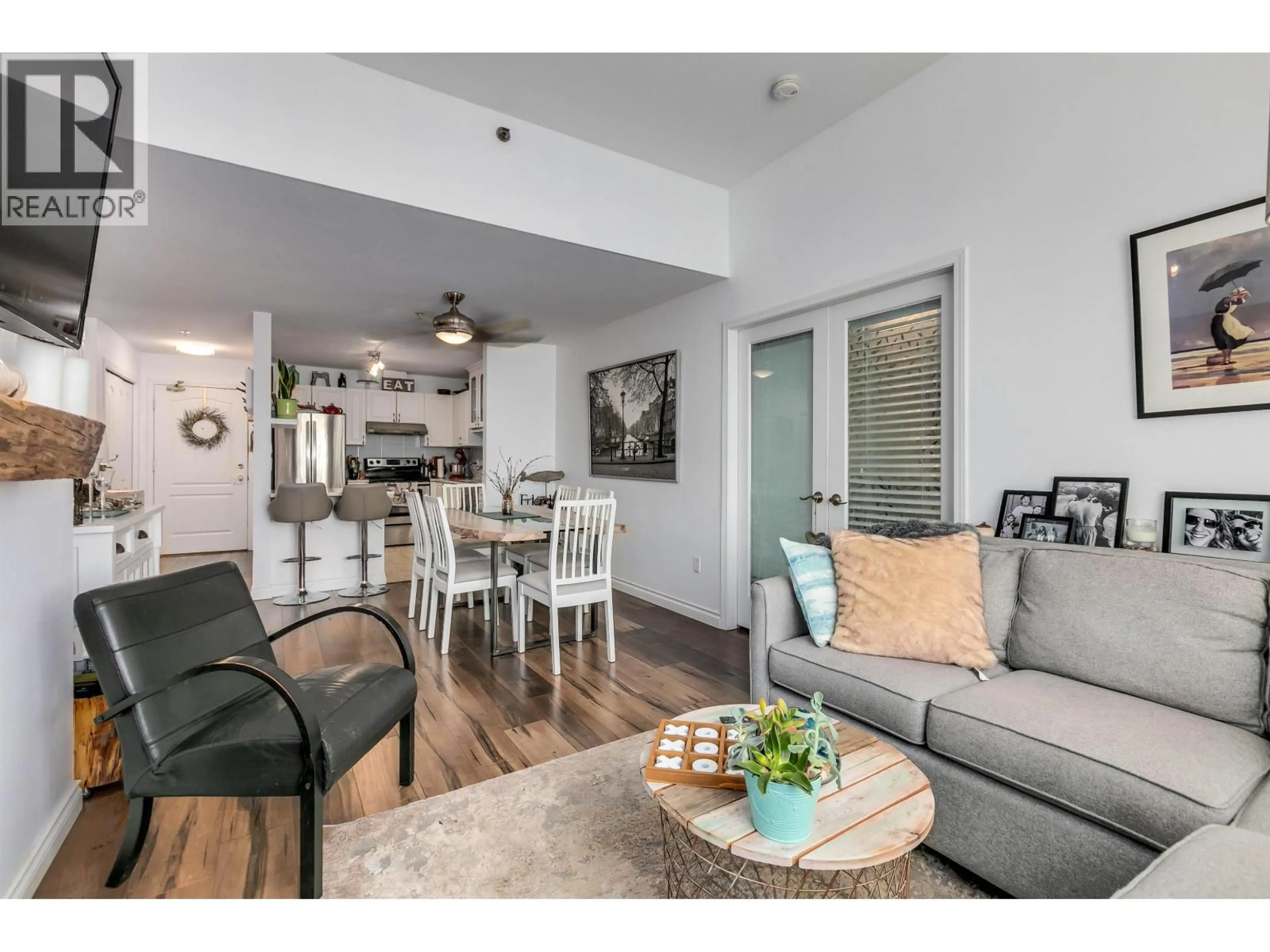 Living room with furniture, wood/laminate floor for 423 - 2551 PARKVIEW LANE, Port Coquitlam British Columbia V3C6J8