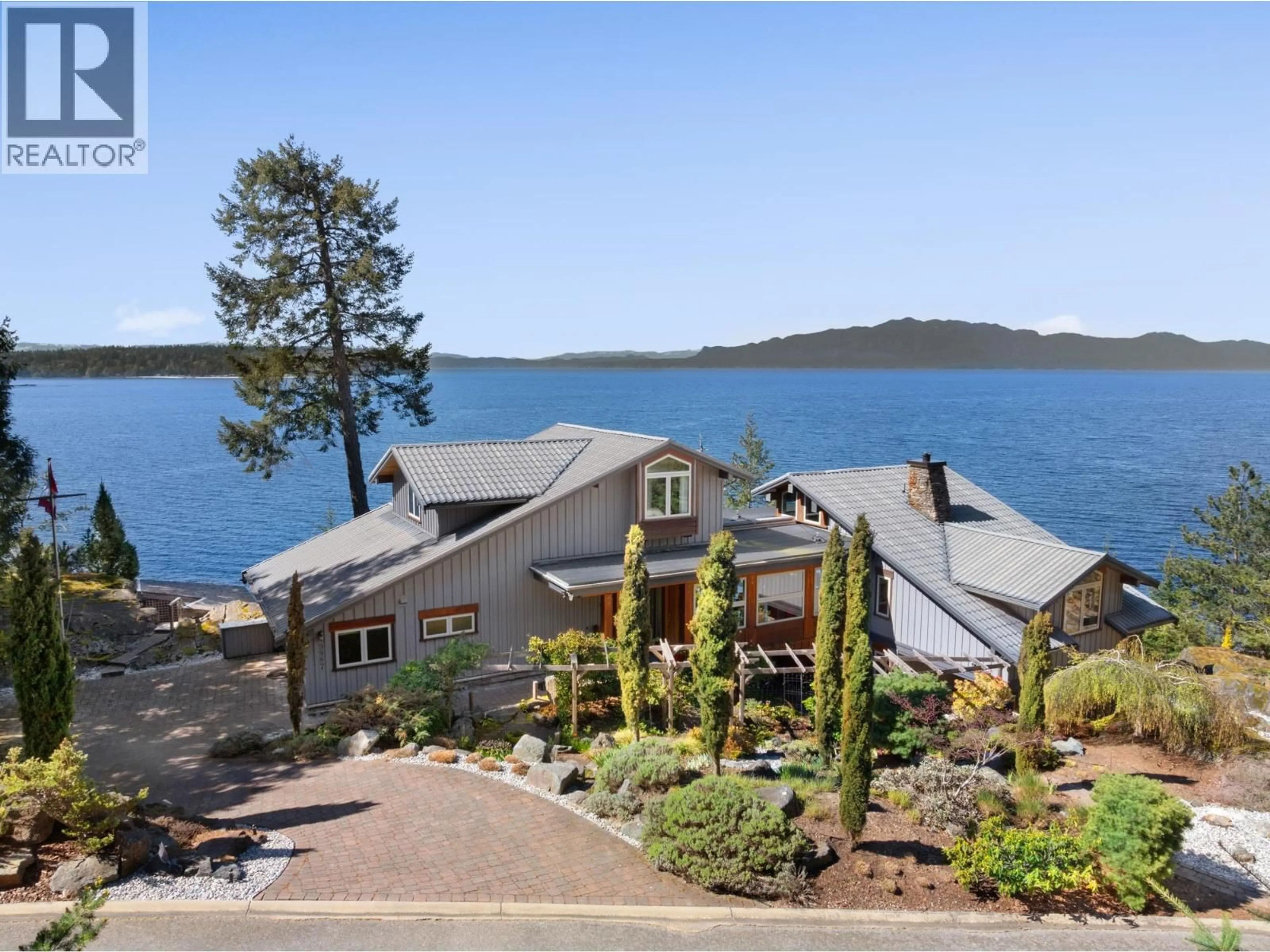 A pic from outside/outdoor area/front of a property/back of a property/a pic from drone, water/lake/river/ocean view for 9987 WELCOME WYND, Halfmoon Bay British Columbia V7Z1G5