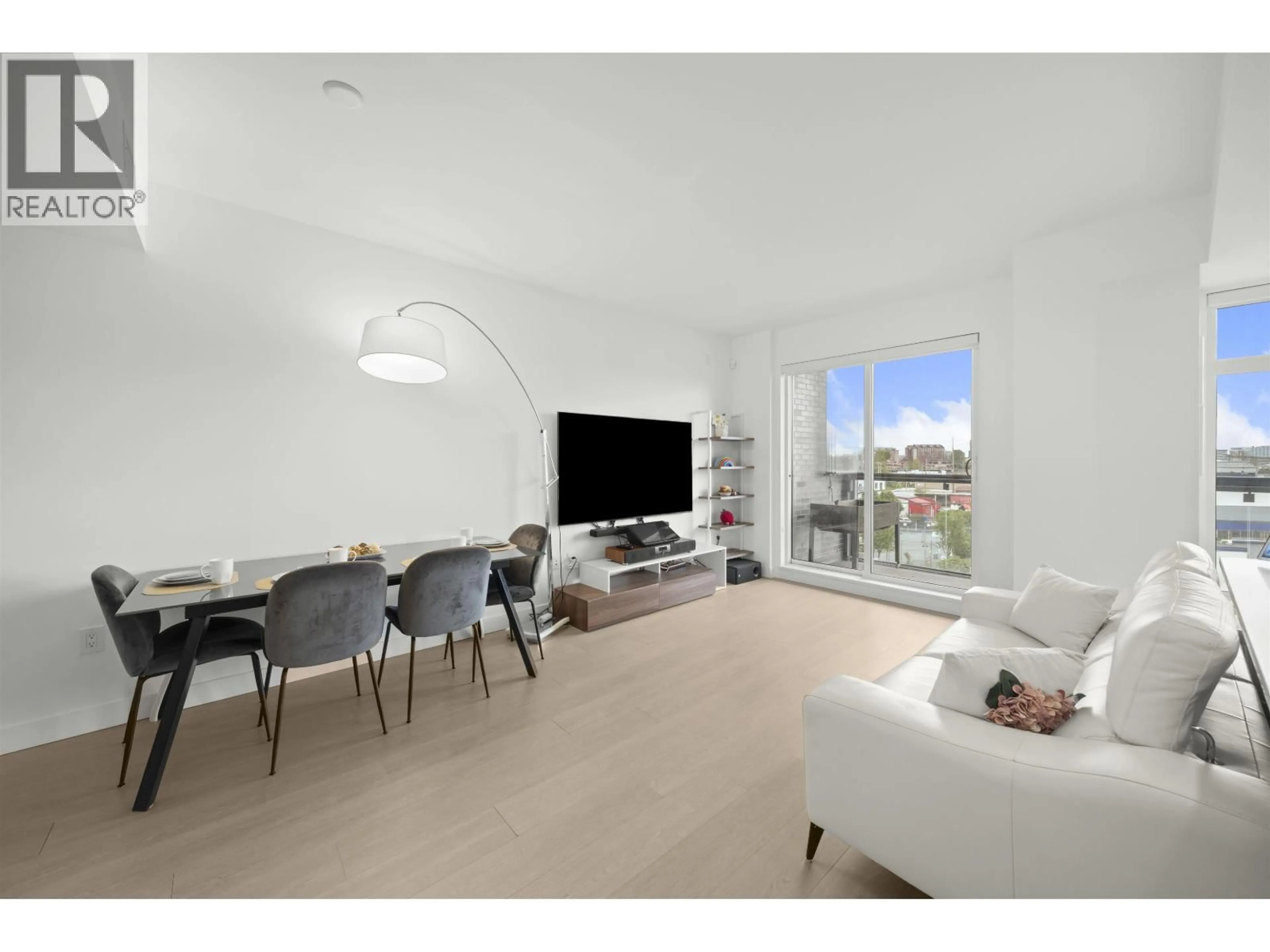 A pic of a room for 301 - 8888 OSLER STREET, Vancouver British Columbia V6P4G2