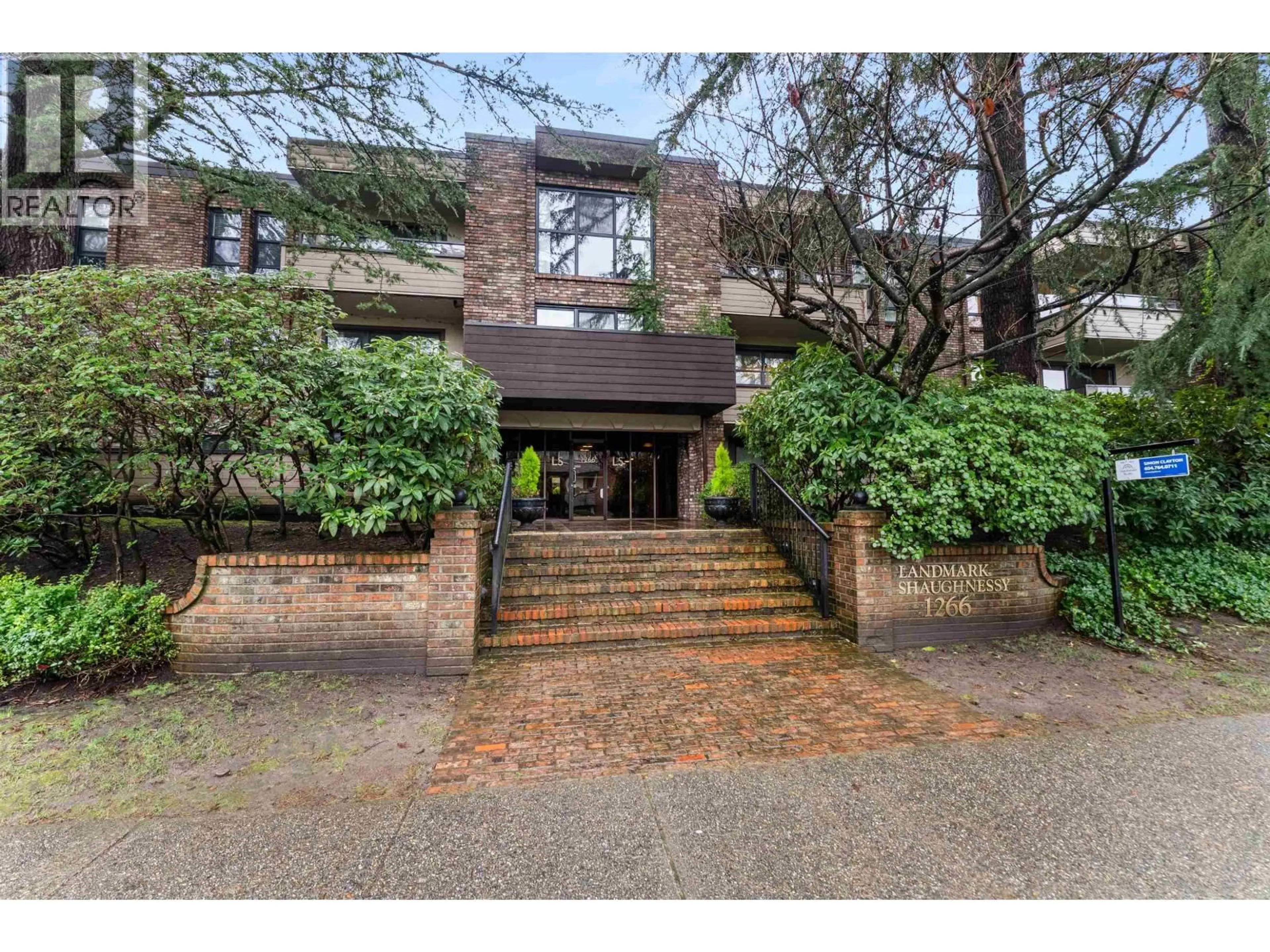 Indoor foyer for 305 - 1266 13TH AVENUE, Vancouver British Columbia V6H1N6