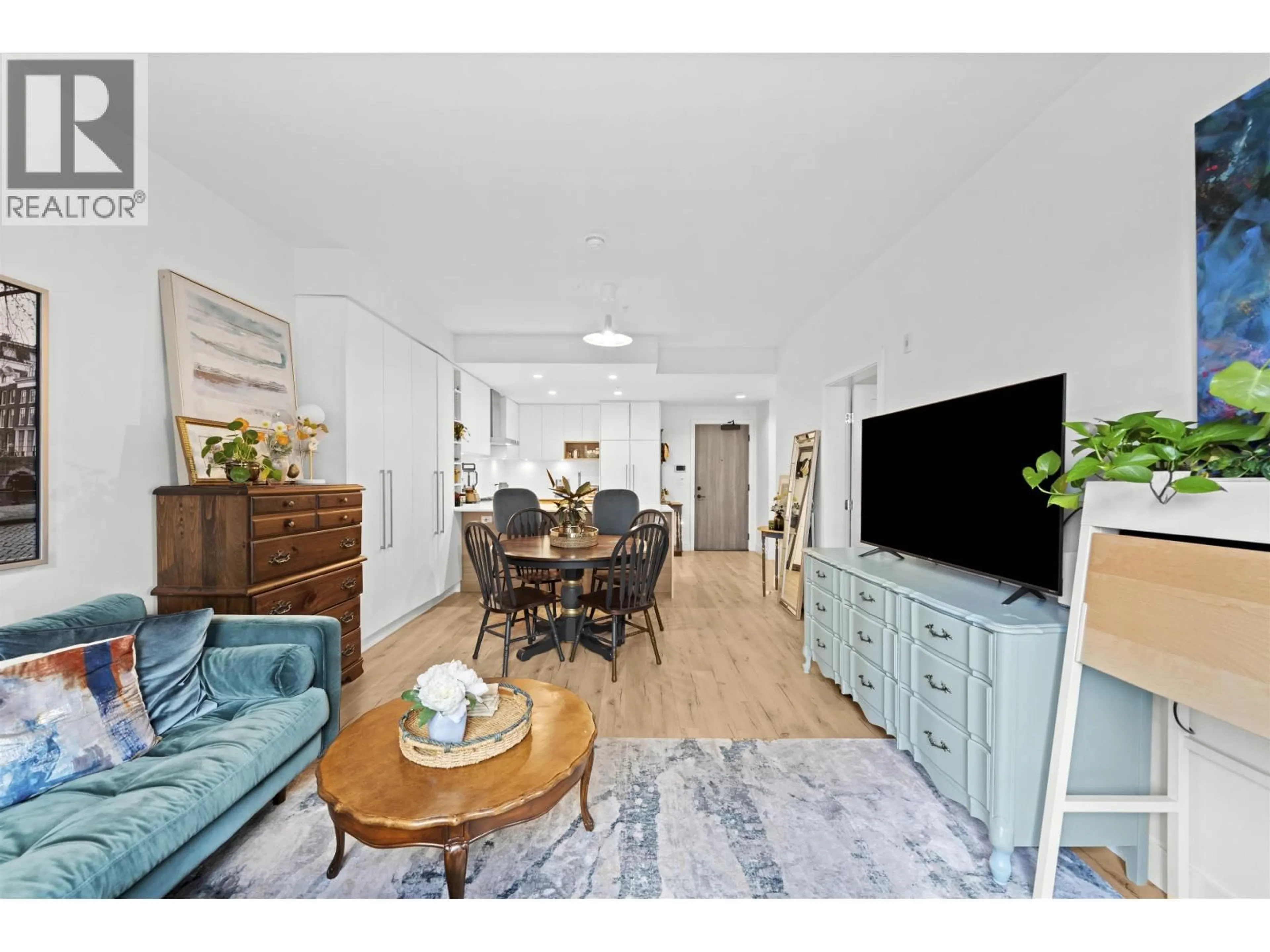 Living room with furniture, wood/laminate floor for 3131 MURRAY STREET, Port Moody British Columbia V3H0L9