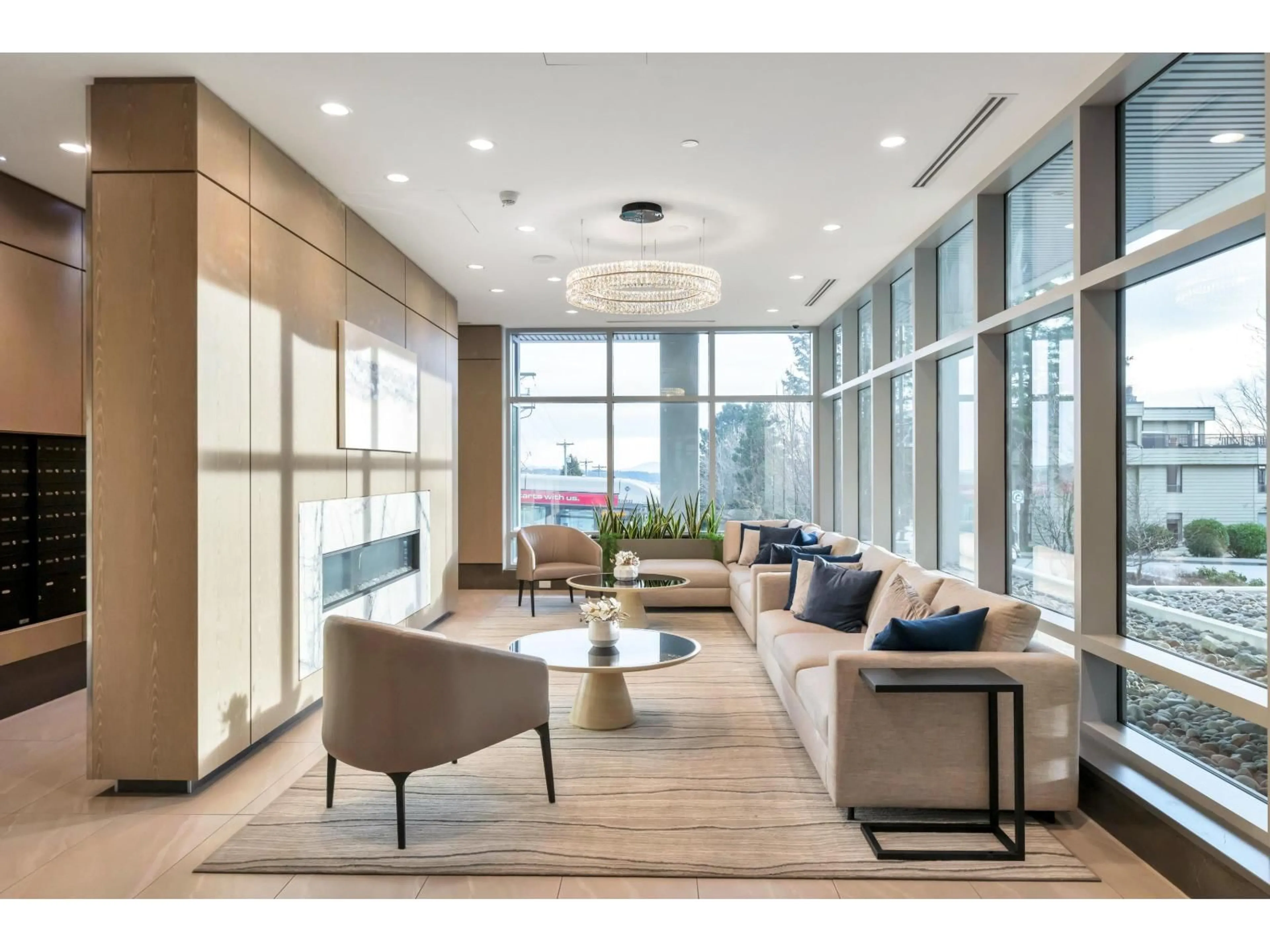 Indoor foyer for 315 - 15165 THRIFT AVENUE, White Rock British Columbia V4B0C1