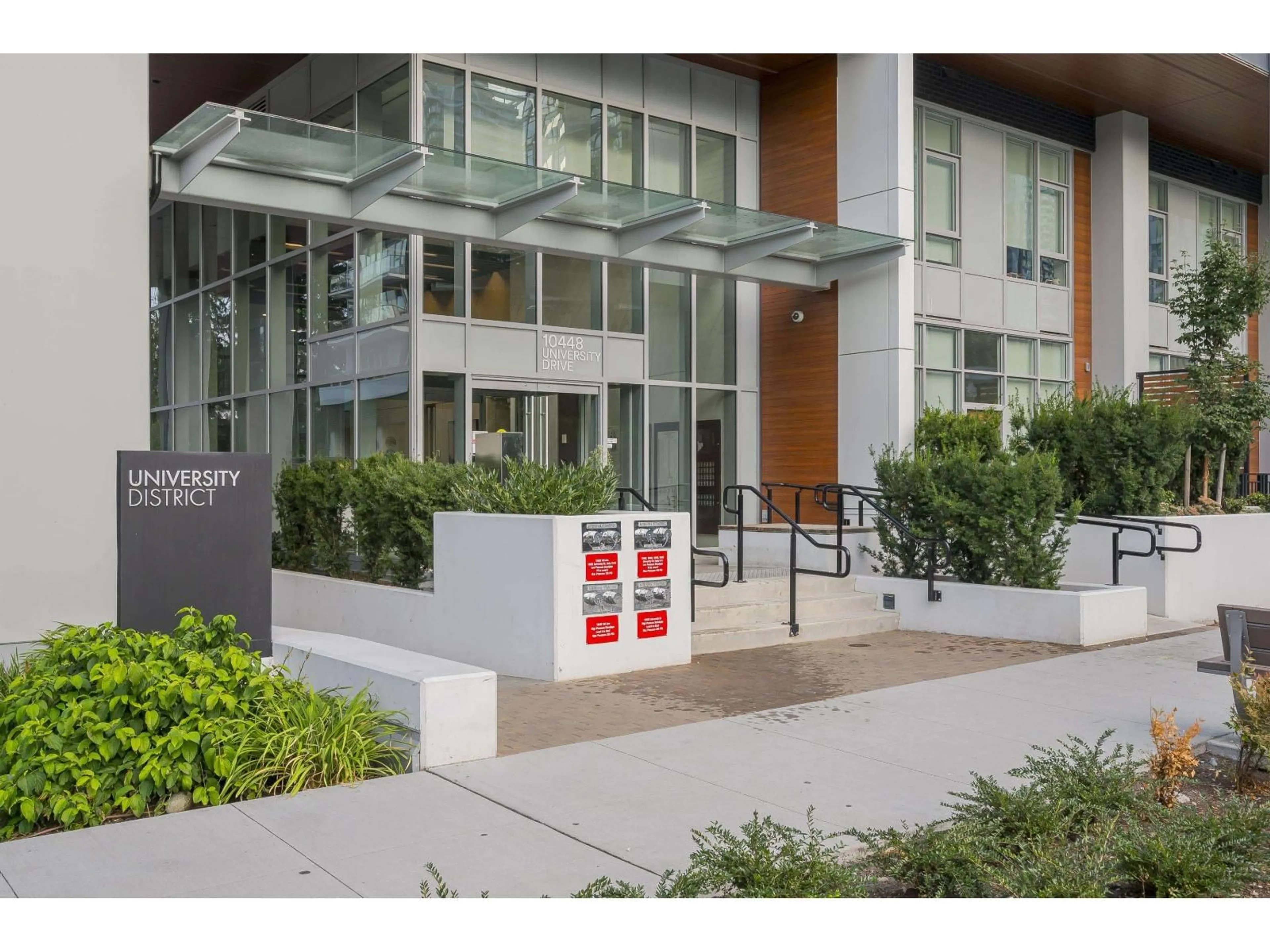 Indoor foyer for 3801 - 10448 UNIVERSITY DRIVE, Surrey British Columbia V3T0S7