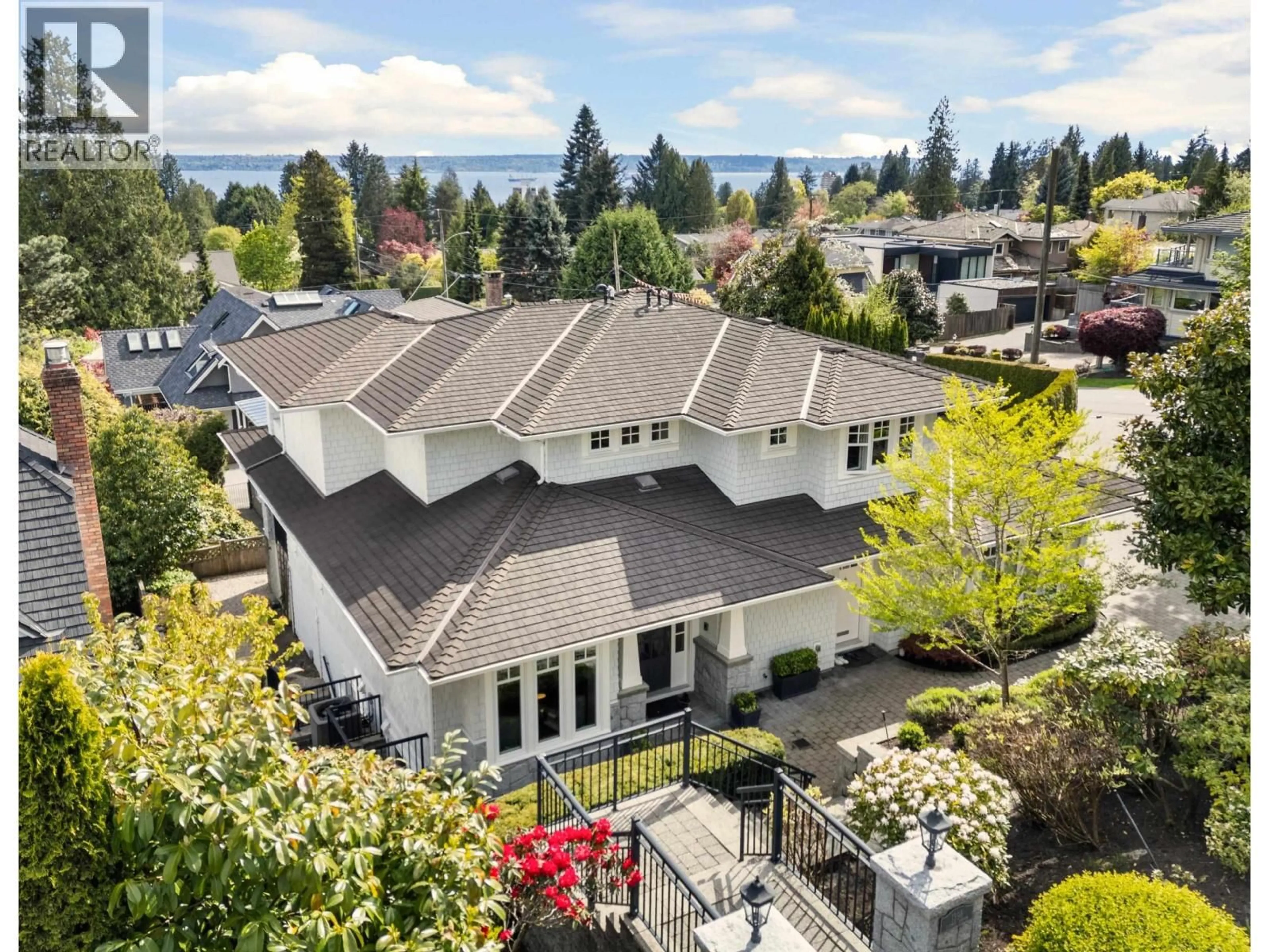 A pic from outside/outdoor area/front of a property/back of a property/a pic from drone, water/lake/river/ocean view for 1398 LAWSON AVENUE, West Vancouver British Columbia V7T2E7