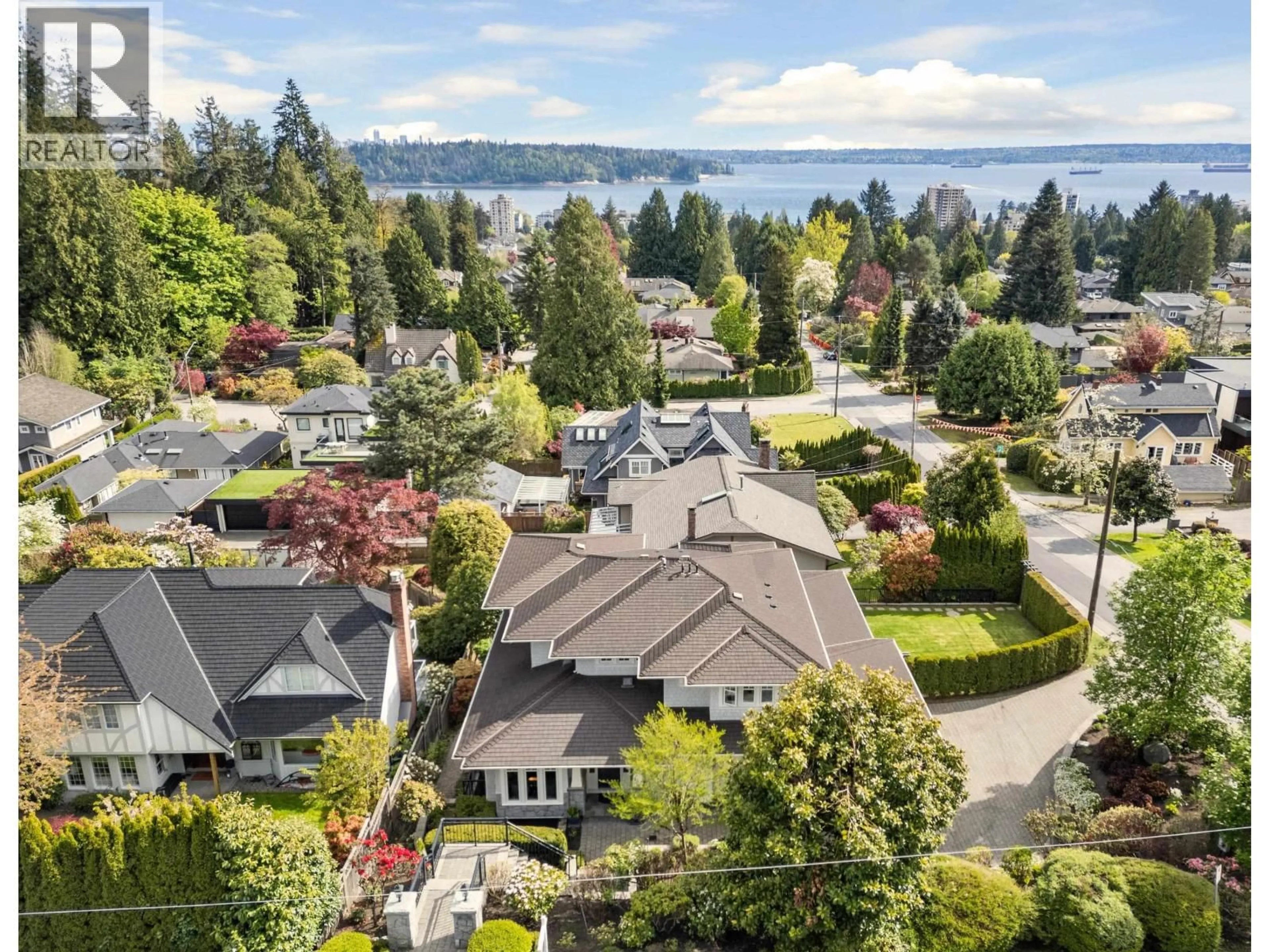 A pic from outside/outdoor area/front of a property/back of a property/a pic from drone, water/lake/river/ocean view for 1398 LAWSON AVENUE, West Vancouver British Columbia V7T2E7