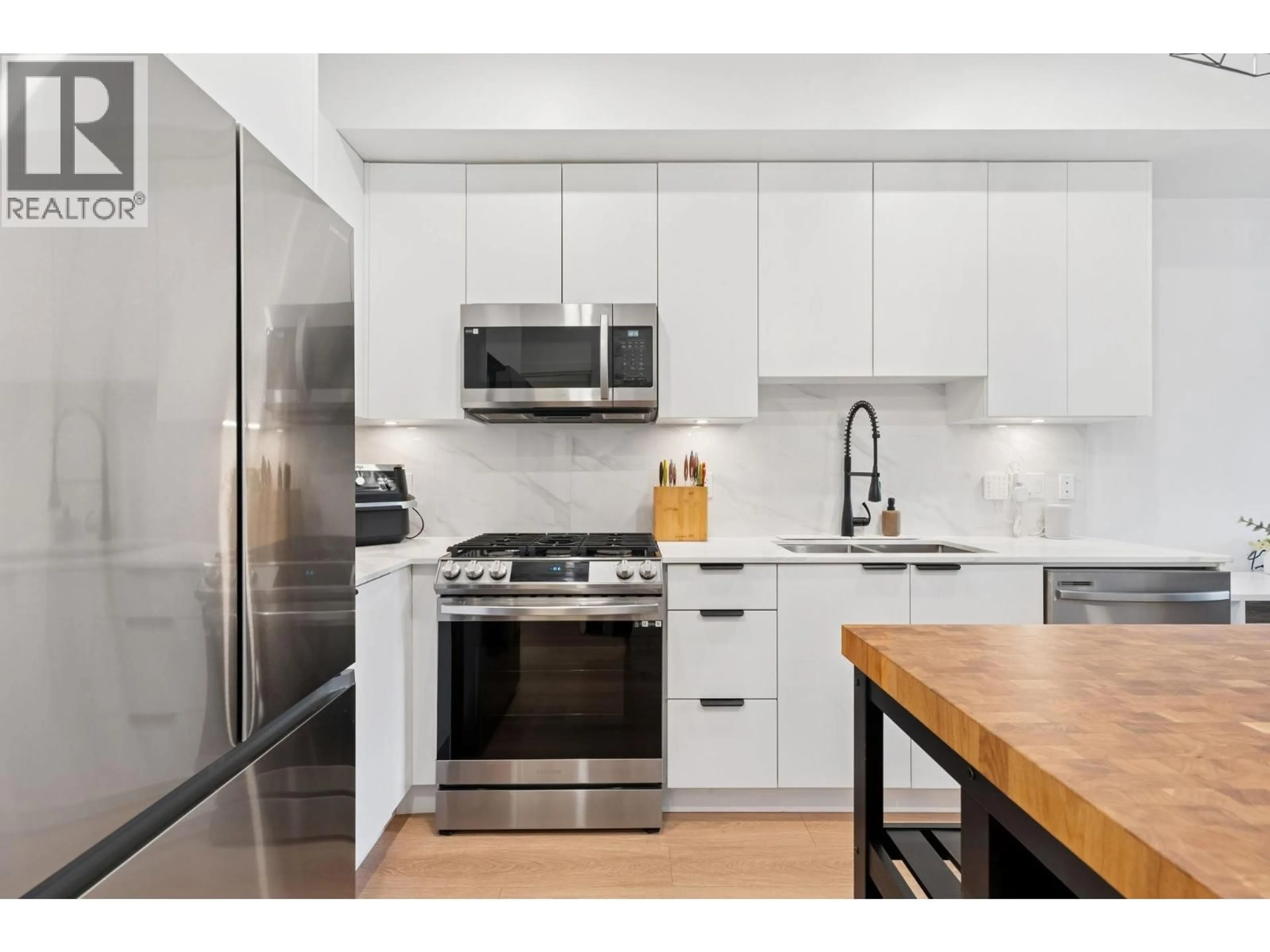 Standard kitchen, unknown for 204 - 2331 KELLY AVENUE, Port Coquitlam British Columbia V3C1Y3