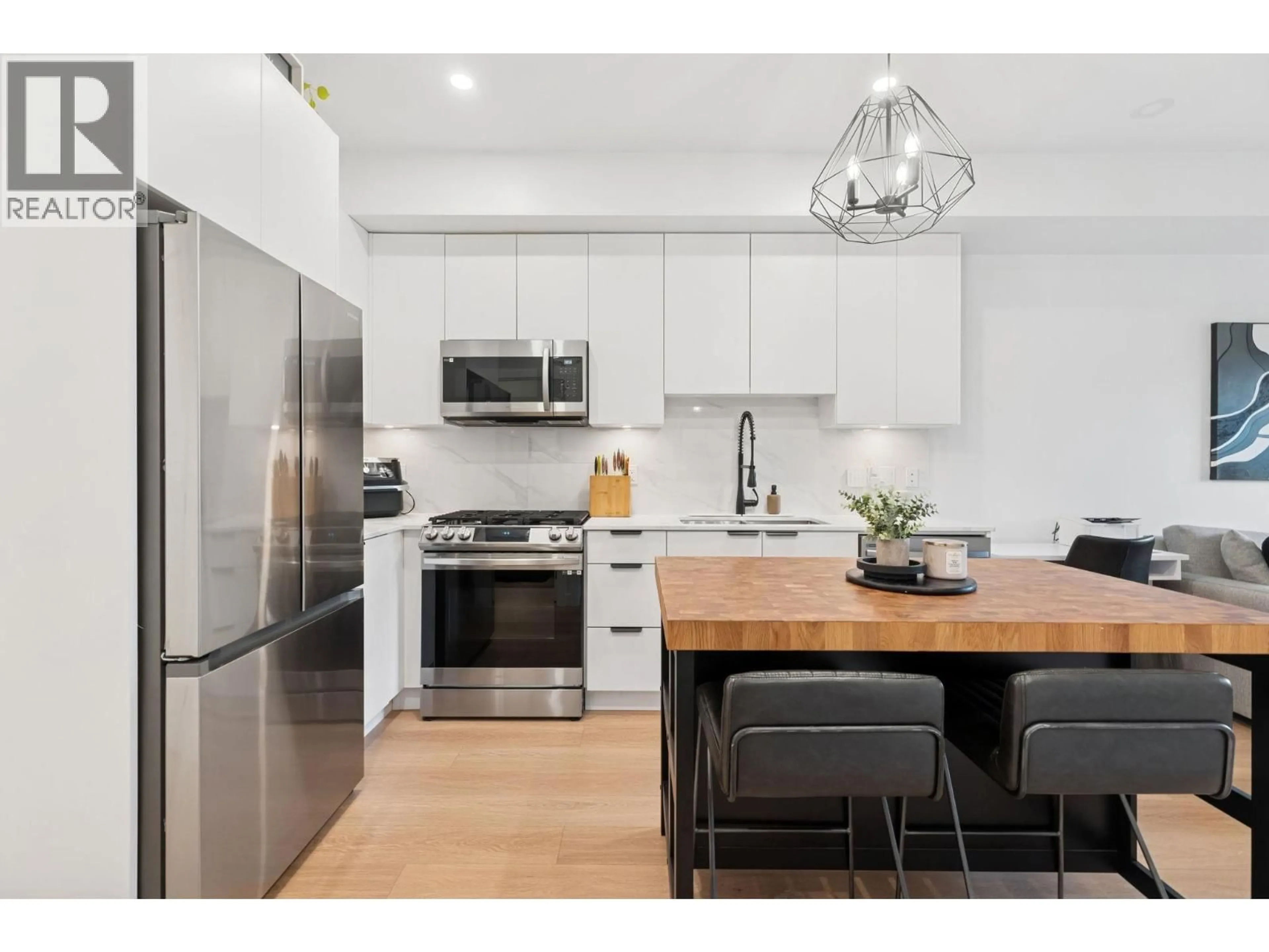 Open concept kitchen, wood/laminate floor for 204 - 2331 KELLY AVENUE, Port Coquitlam British Columbia V3C1Y3