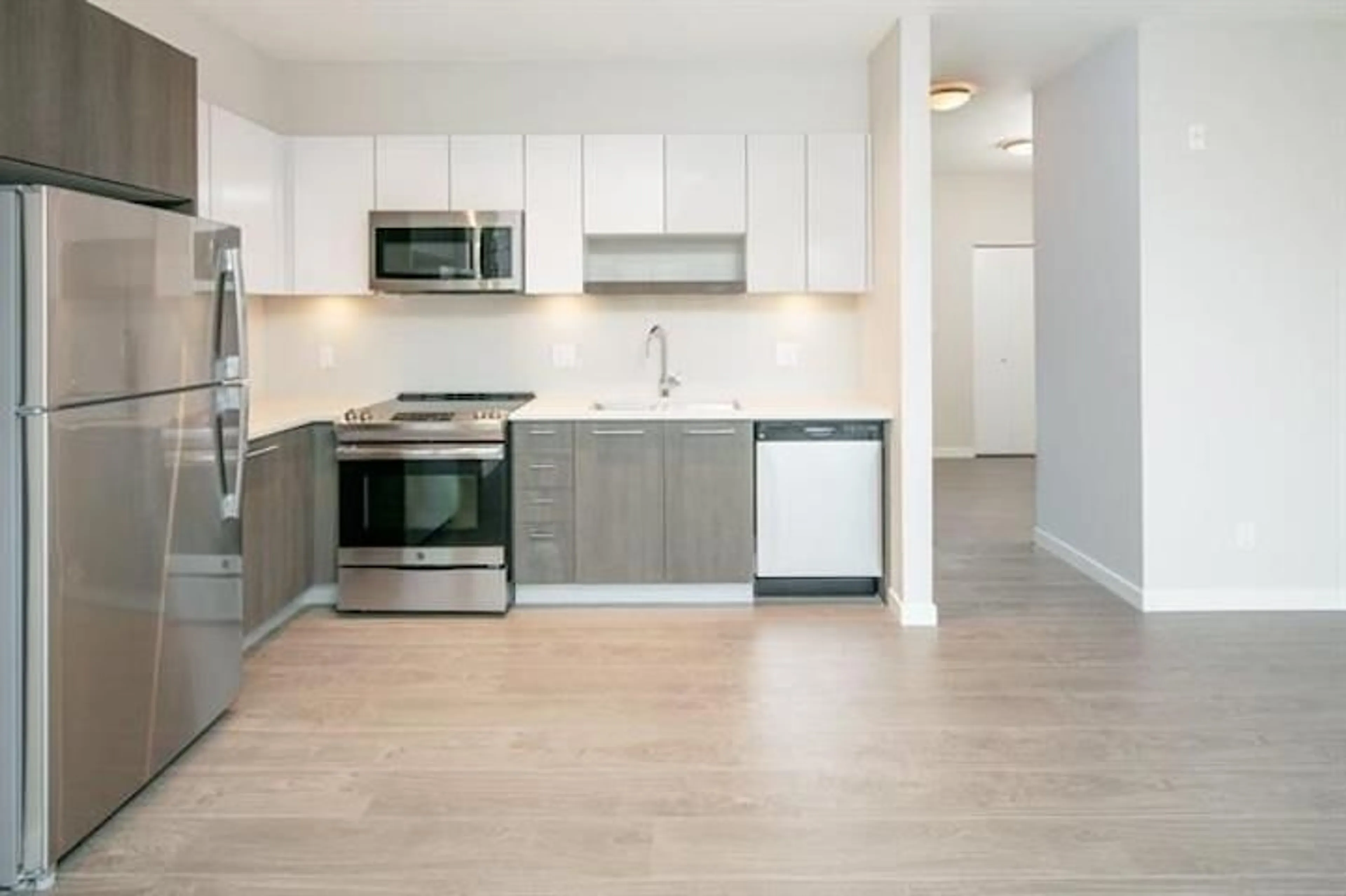 Standard kitchen, unknown for 334 - 13768 108 AVENUE, Surrey British Columbia V3T0L9
