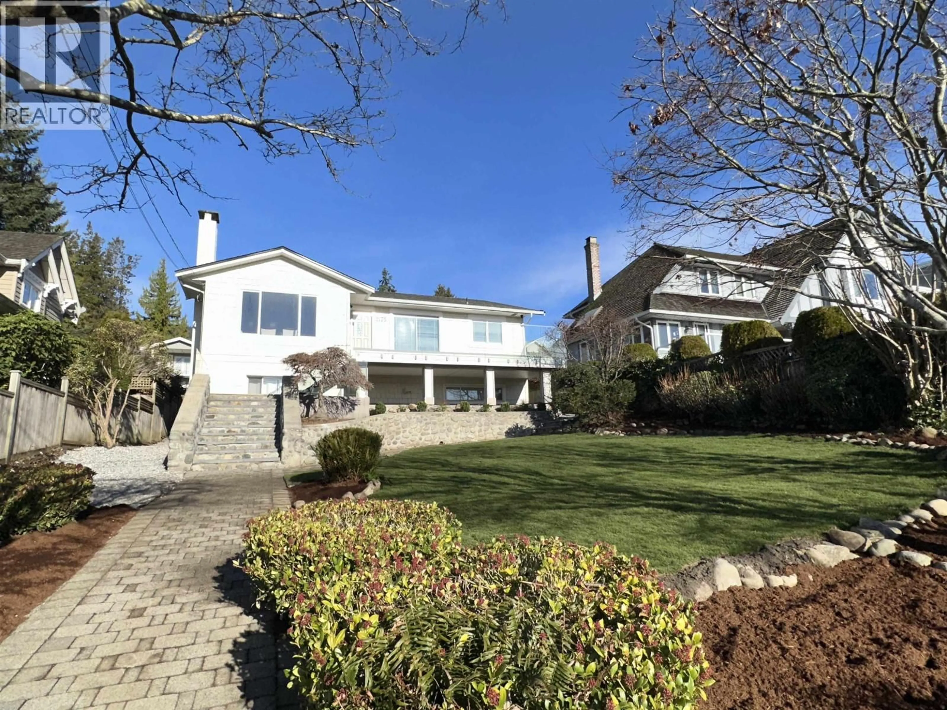 A pic from outside/outdoor area/front of a property/back of a property/a pic from drone, street for 2175 LAWSON AVENUE, West Vancouver British Columbia V7V2E1