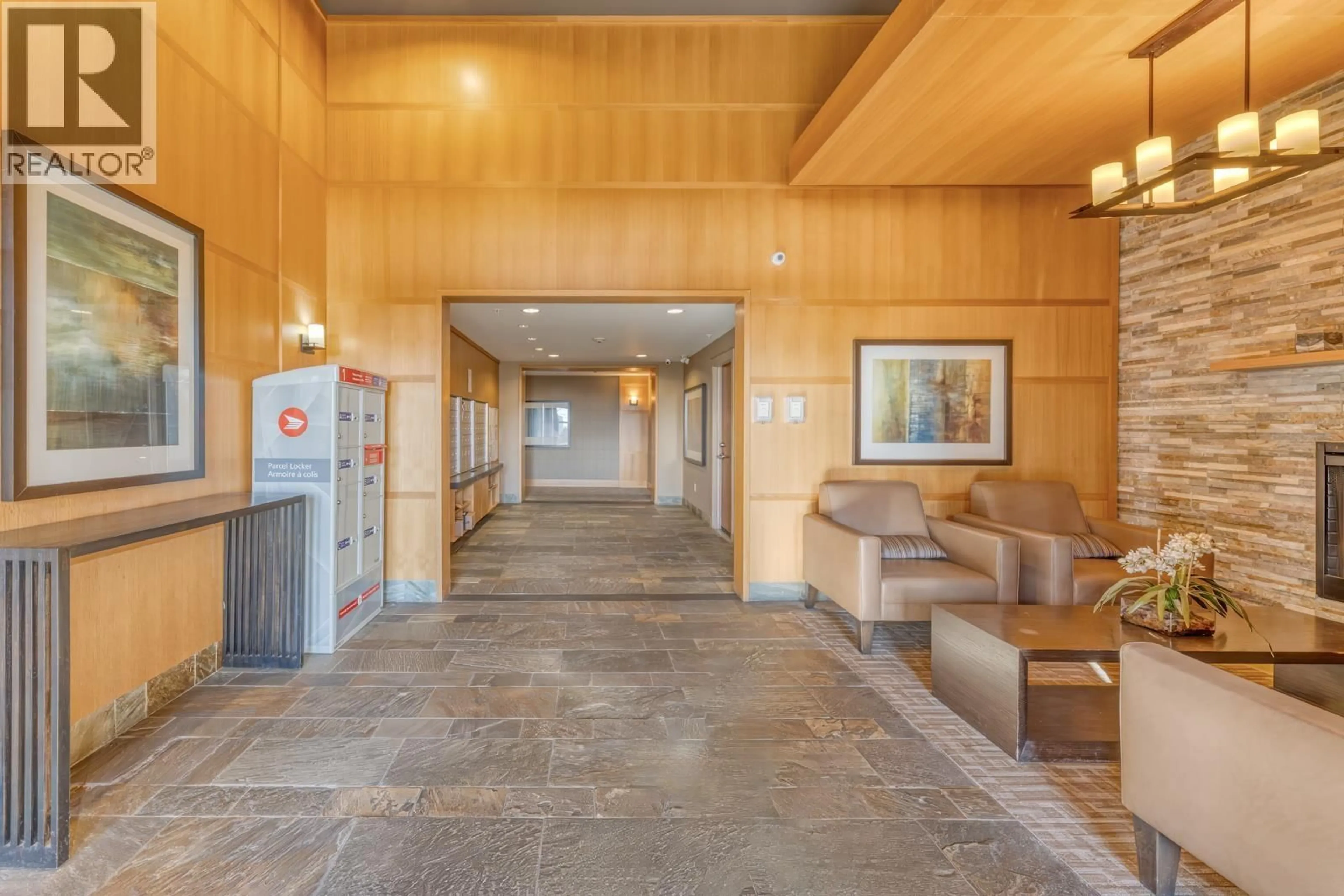 Lobby for 202 - 3050 DAYANEE SPRINGS BOULEVARD, Coquitlam British Columbia V3E3R7