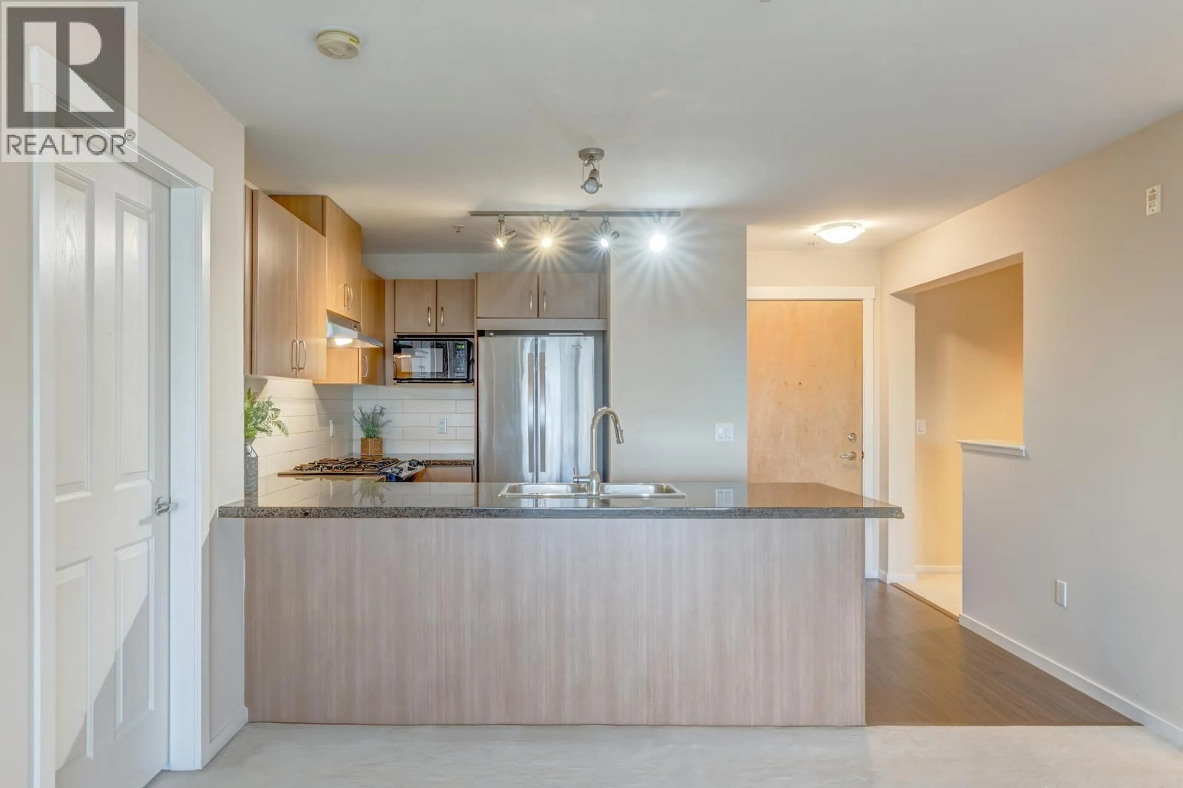 Standard kitchen, unknown for 202 - 3050 DAYANEE SPRINGS BOULEVARD, Coquitlam British Columbia V3E3R7
