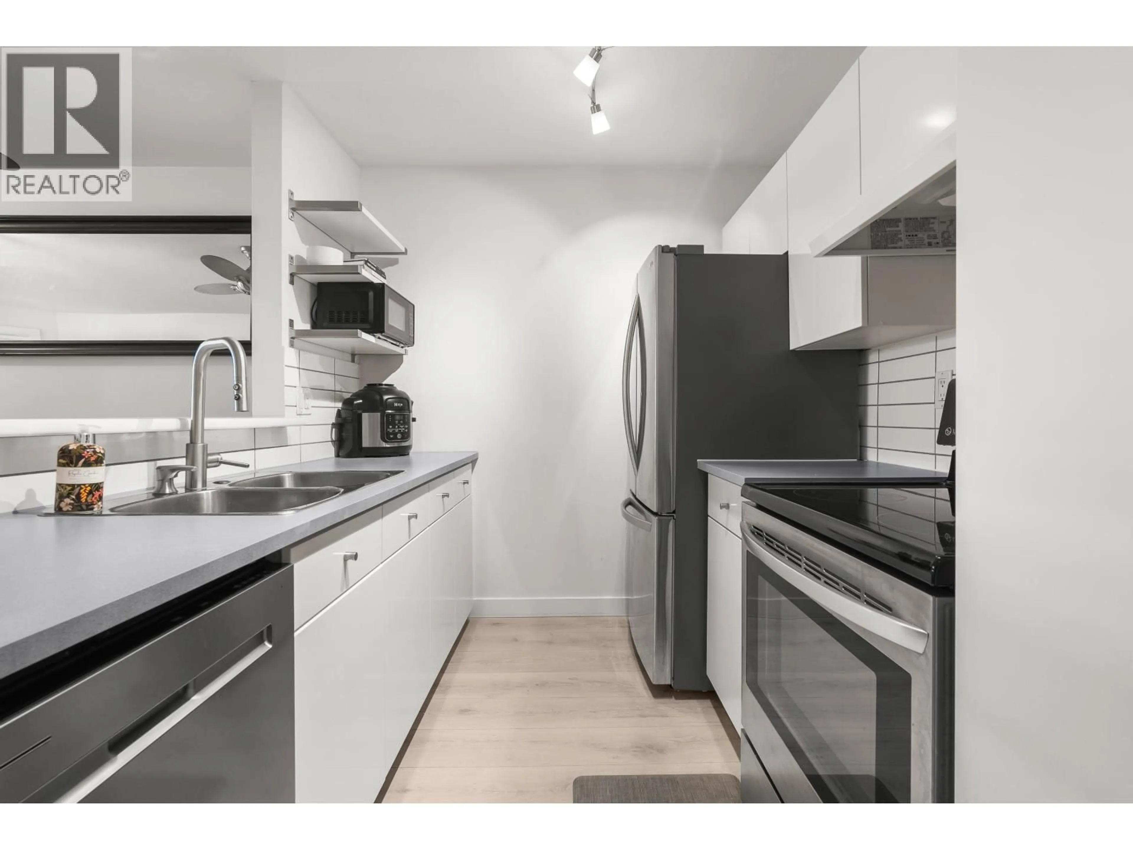 Standard kitchen, unknown for 322 - 98 LAVAL STREET, Coquitlam British Columbia V3K6S9