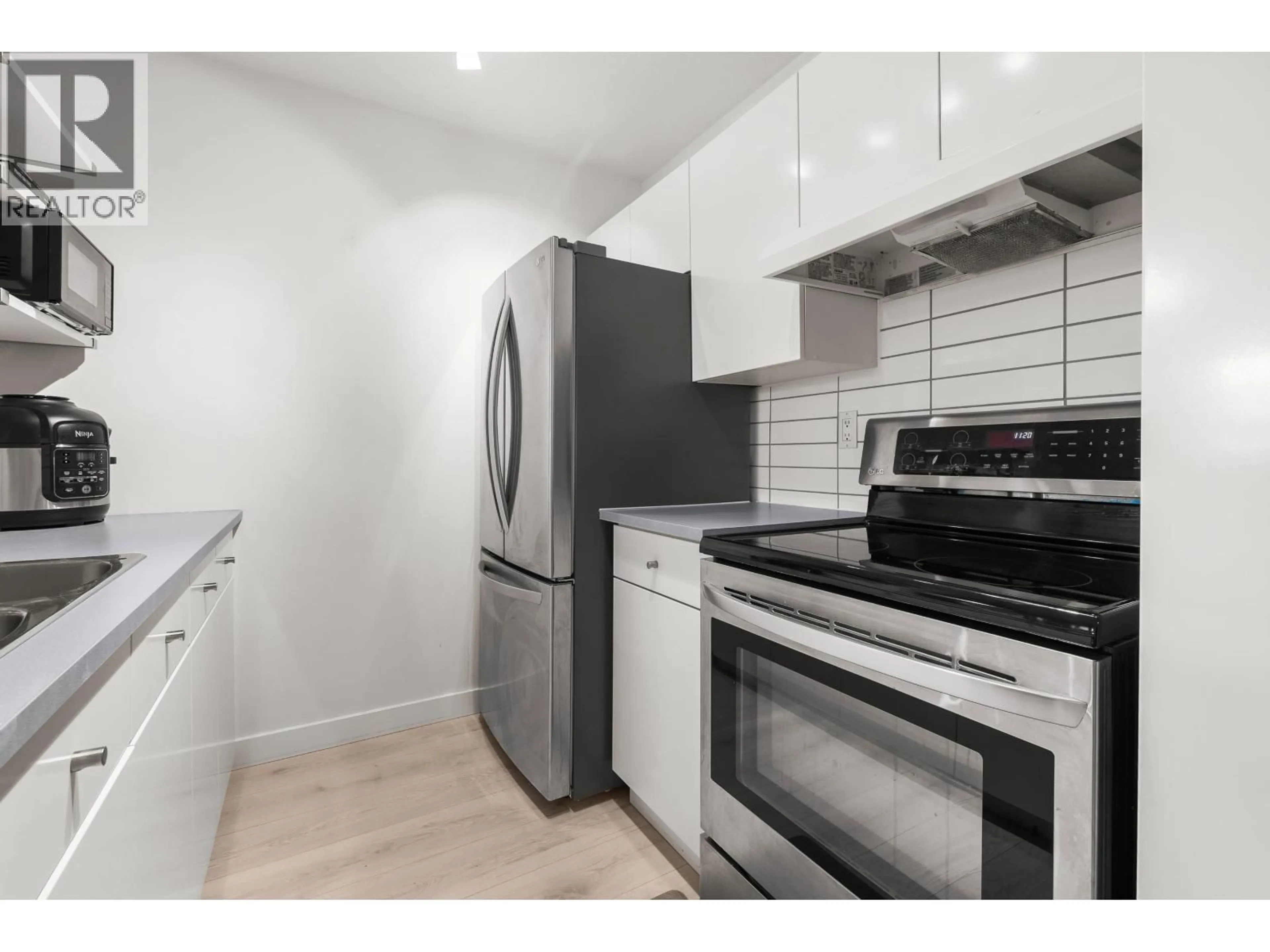 Standard kitchen, unknown for 322 - 98 LAVAL STREET, Coquitlam British Columbia V3K6S9