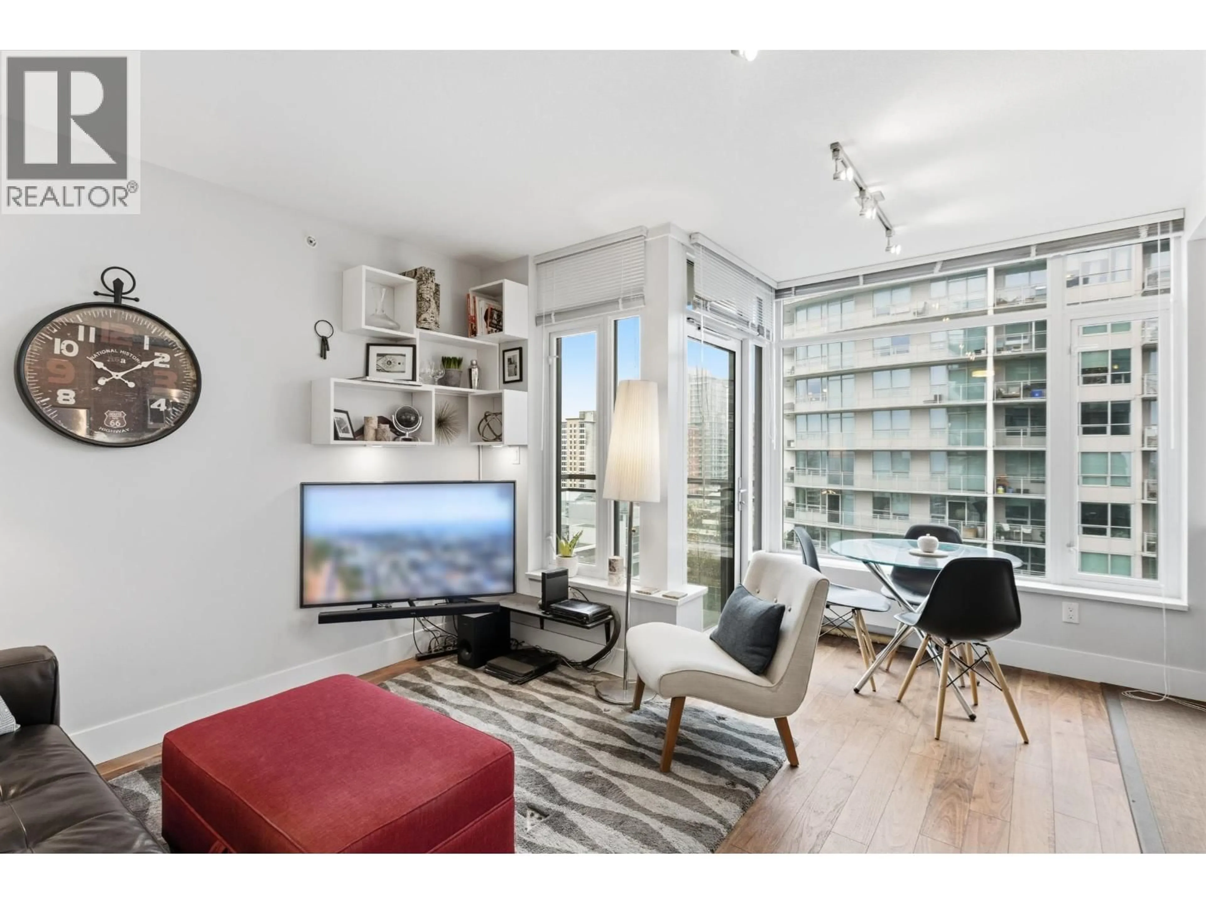 Living room with furniture, unknown for 1006 - 111 13TH STREET, North Vancouver British Columbia V7L0C7