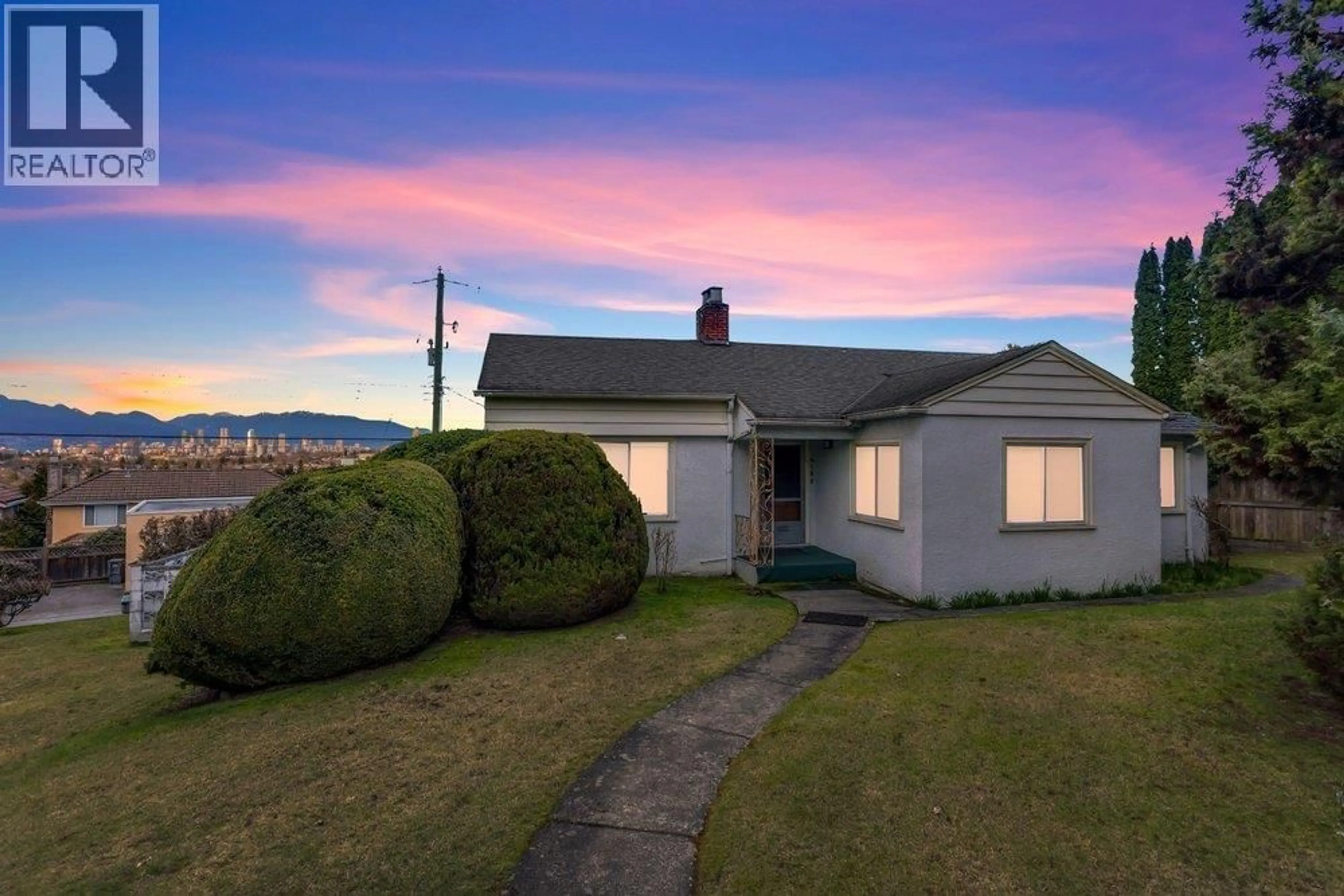 A pic from outside/outdoor area/front of a property/back of a property/a pic from drone, unknown for 4180 QUESNEL DRIVE, Vancouver British Columbia V6L2X6