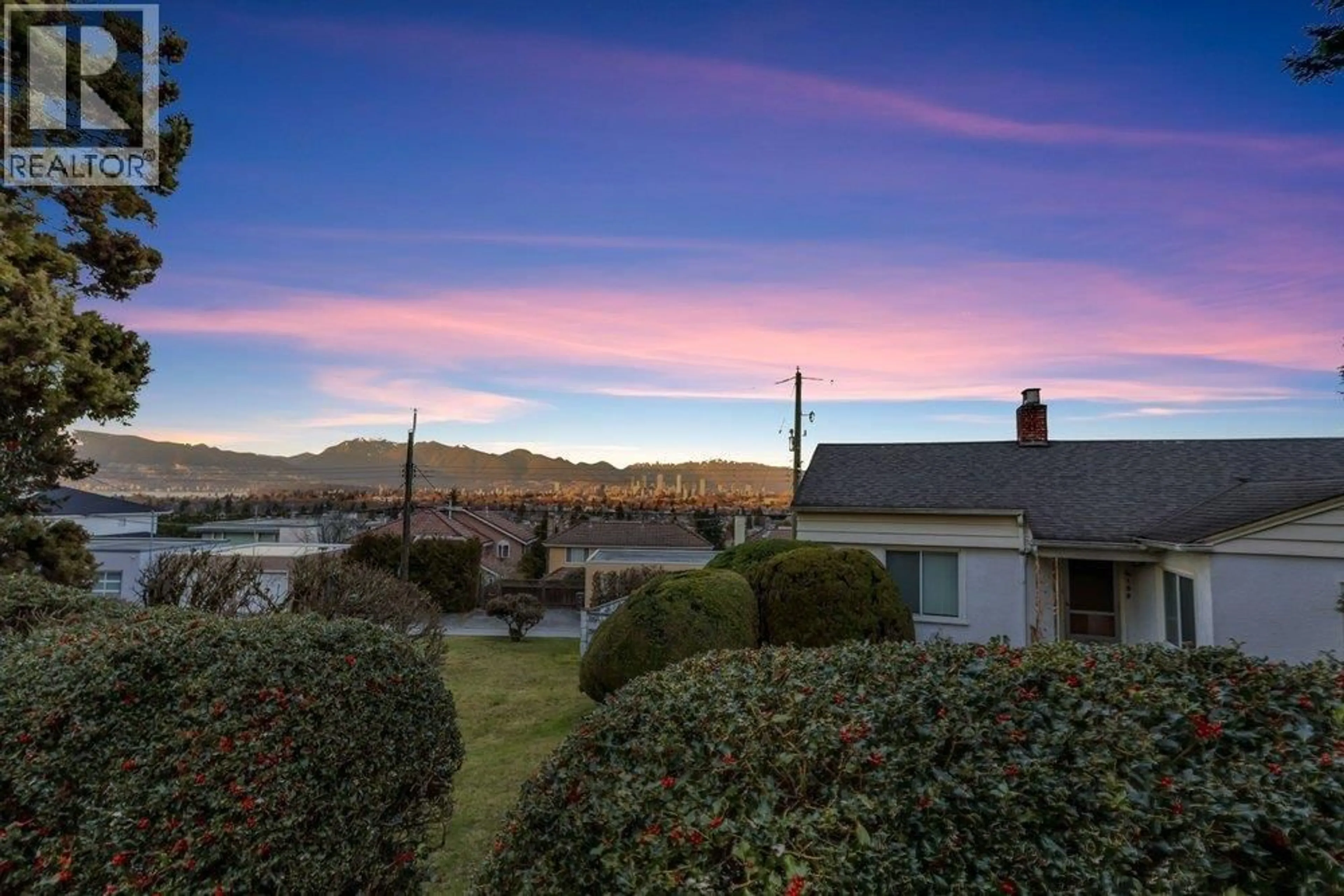 A pic from outside/outdoor area/front of a property/back of a property/a pic from drone, mountain view for 4180 QUESNEL DRIVE, Vancouver British Columbia V6L2X6