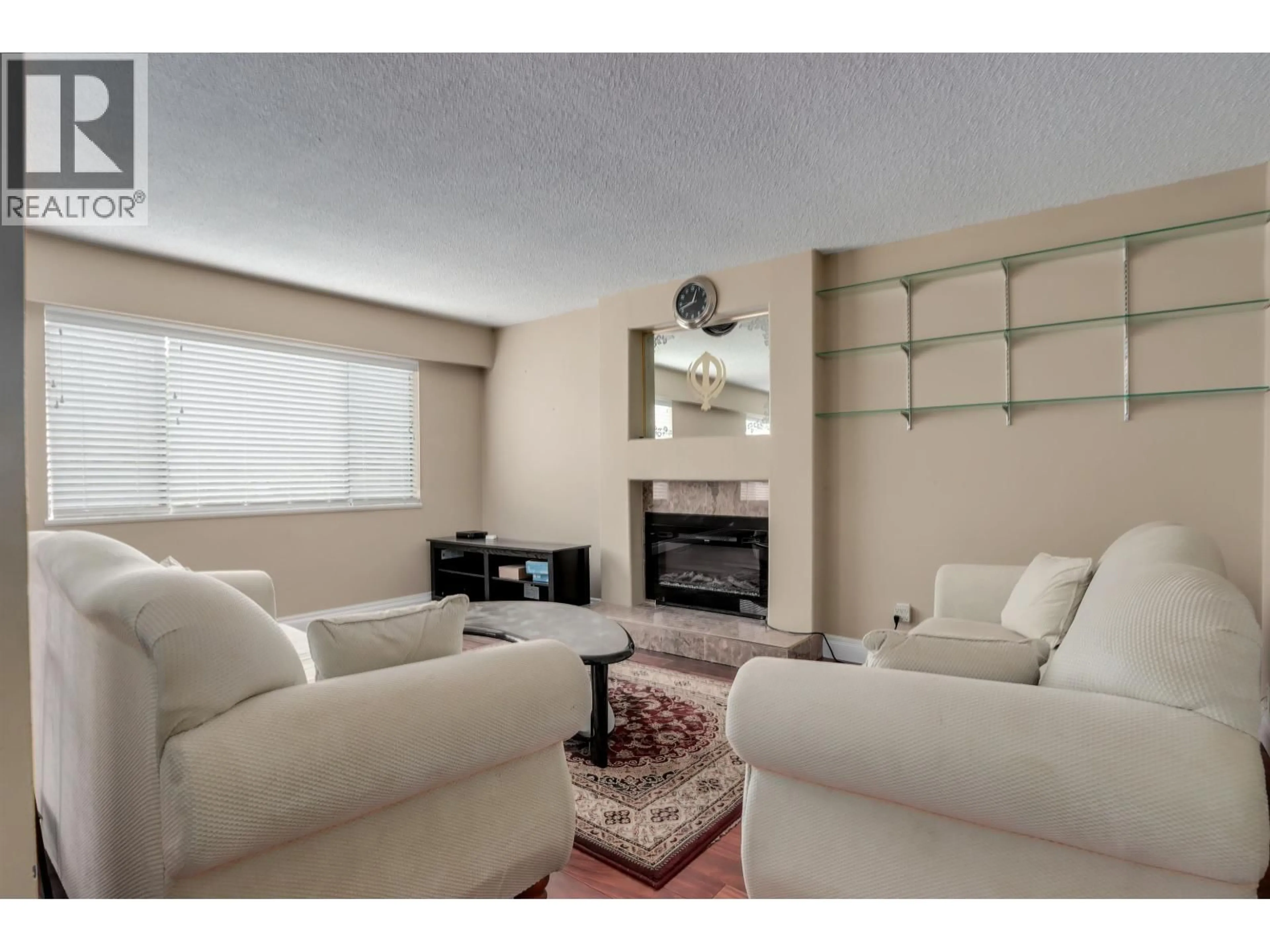 Living room with furniture, unknown for 6525 DENBIGH AVENUE, Burnaby British Columbia V5H3R7