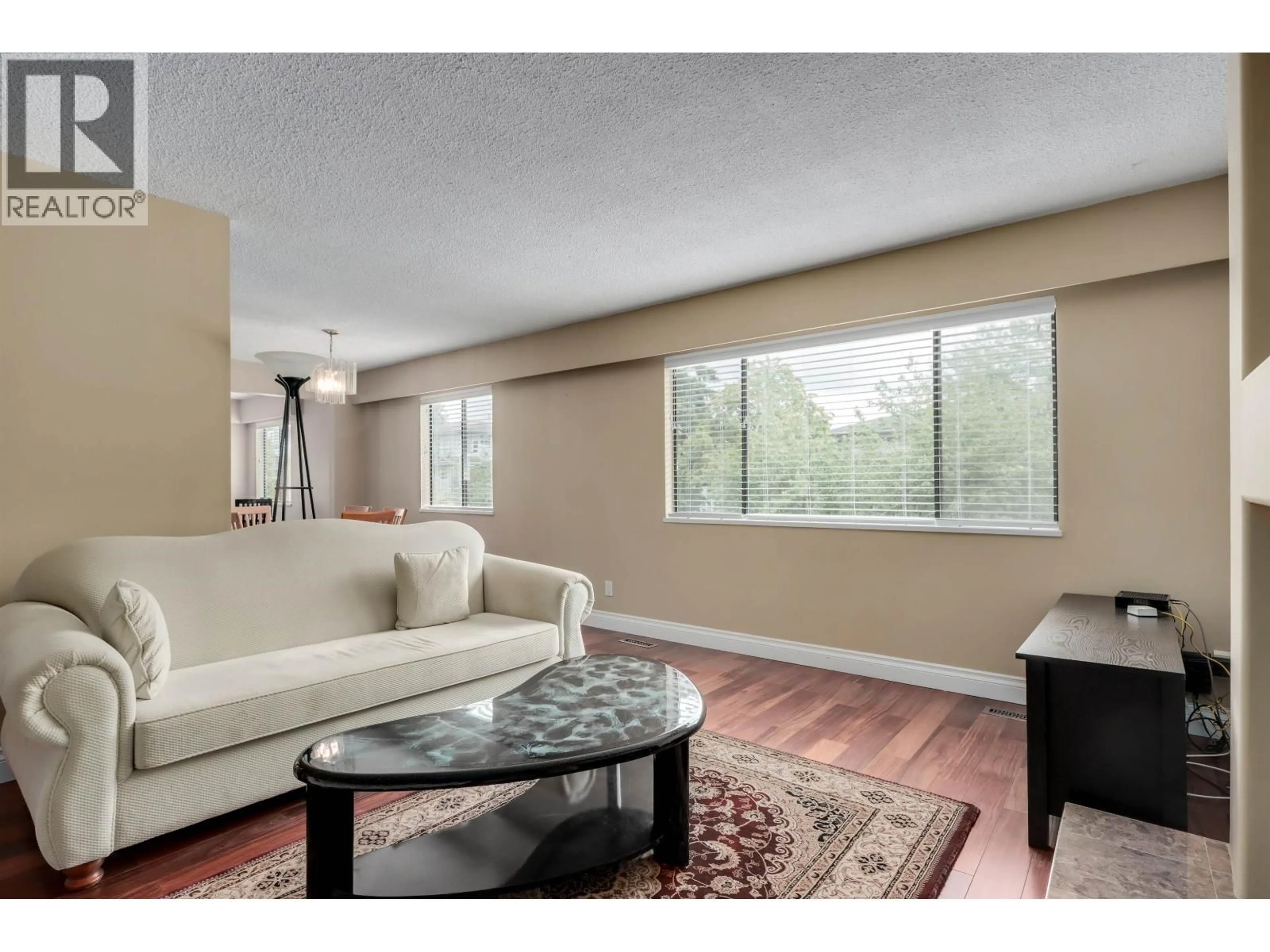 Living room with furniture, unknown for 6525 DENBIGH AVENUE, Burnaby British Columbia V5H3R7