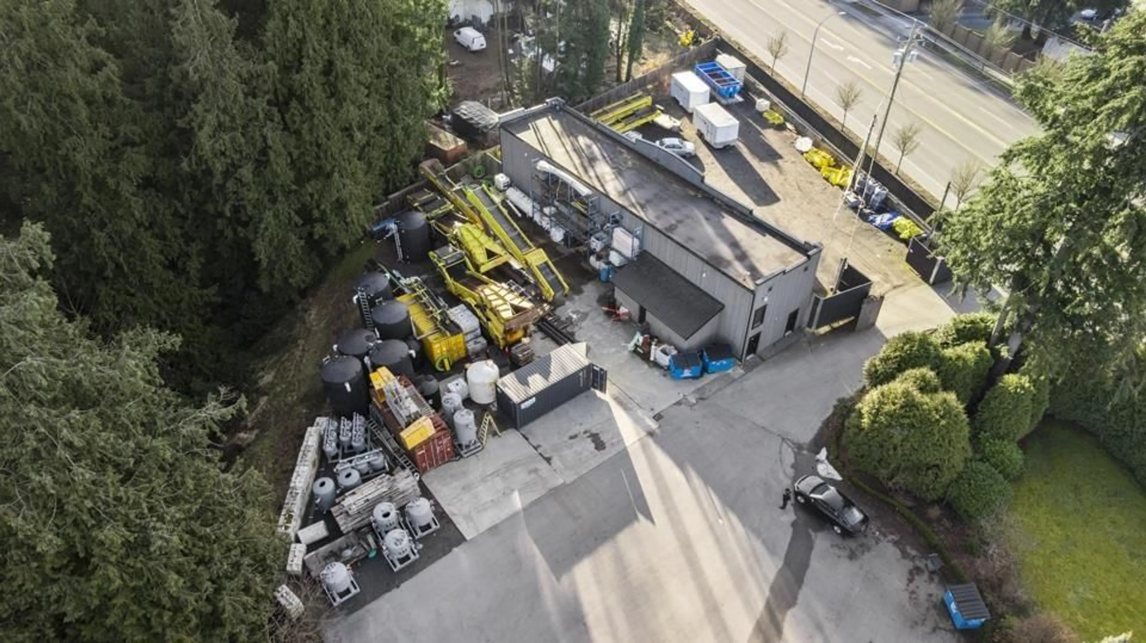 A pic from outside/outdoor area/front of a property/back of a property/a pic from drone, street for 23009 FRASER HIGHWAY, Langley British Columbia V2Z2T2