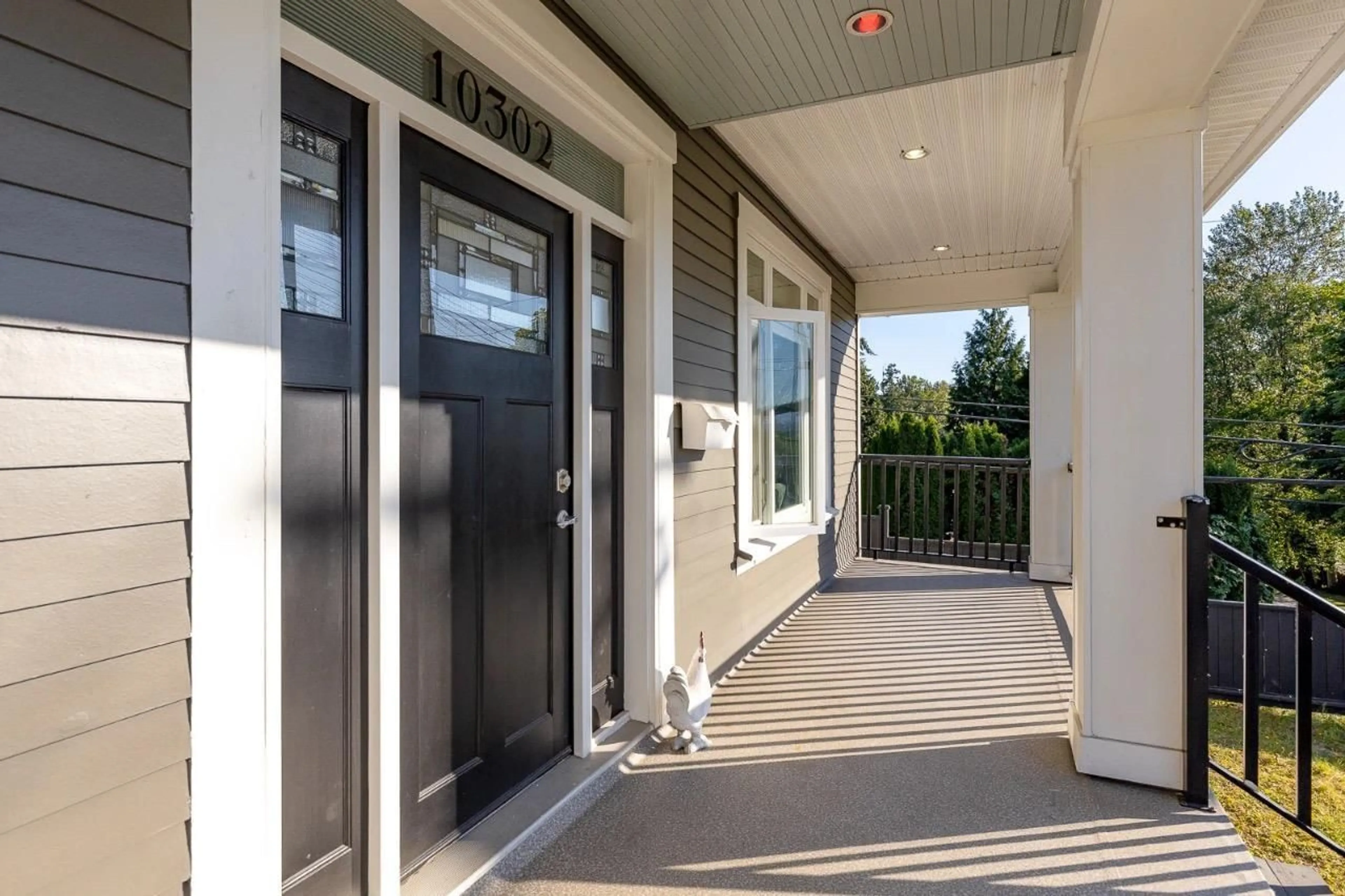 Indoor entryway for 10302 MAIN STREET, Delta British Columbia V4C2P4