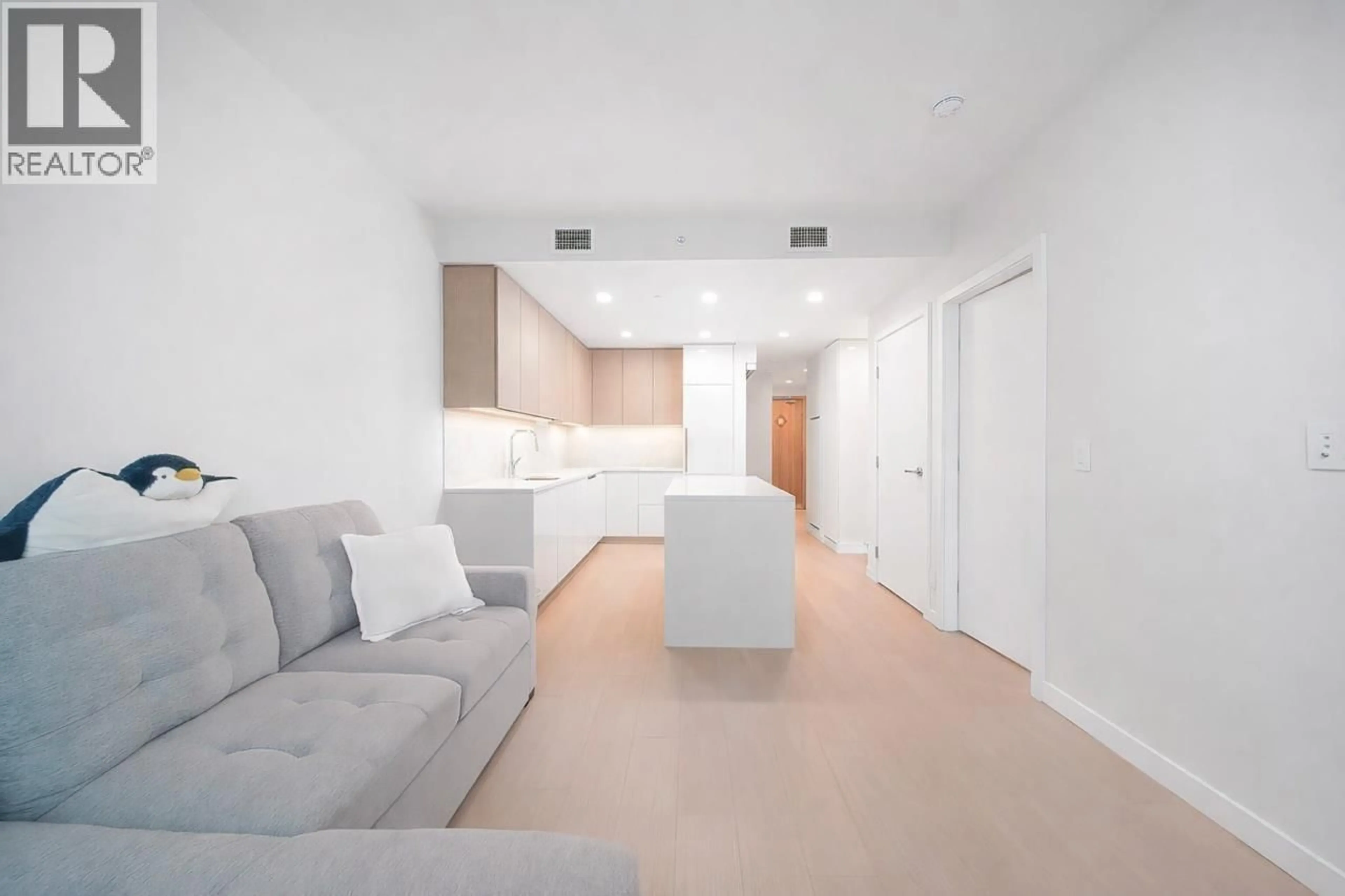 Living room with furniture, unknown for 909 - 2108 GILMORE AVENUE, Burnaby British Columbia V5C0N8