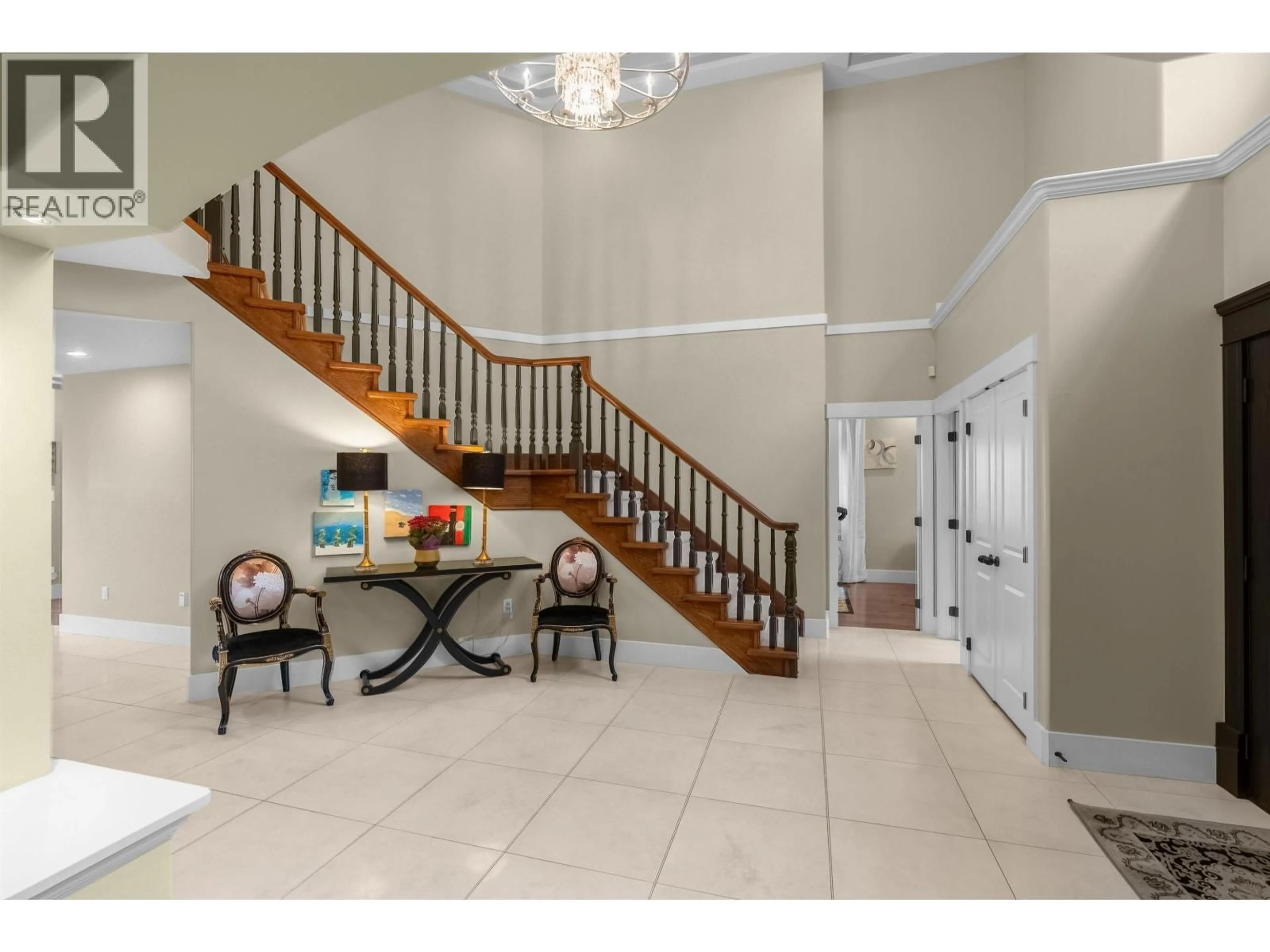 Indoor foyer for 816 CITADEL DRIVE, Port Coquitlam British Columbia V3C6B1