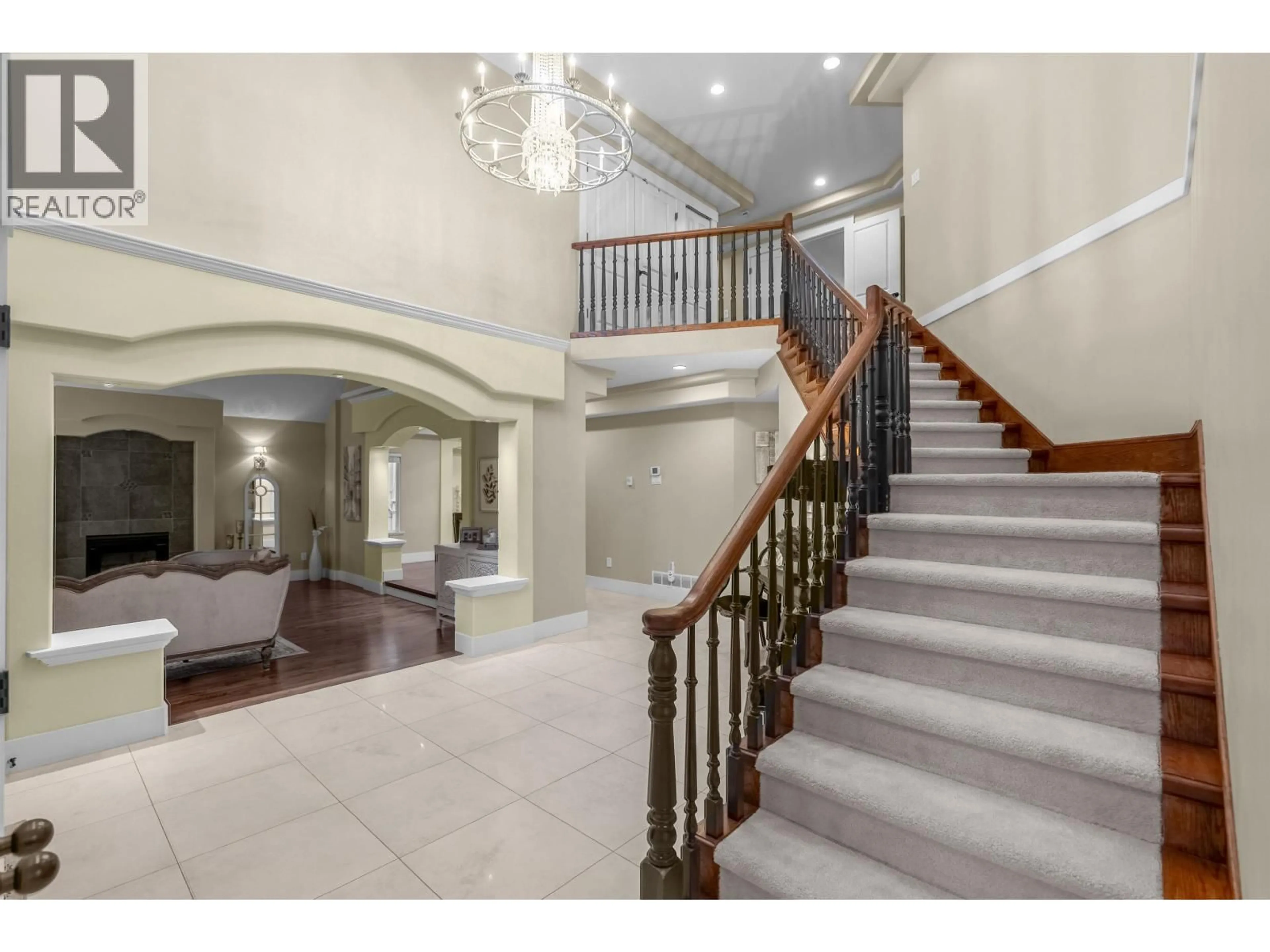Indoor foyer for 816 CITADEL DRIVE, Port Coquitlam British Columbia V3C6B1