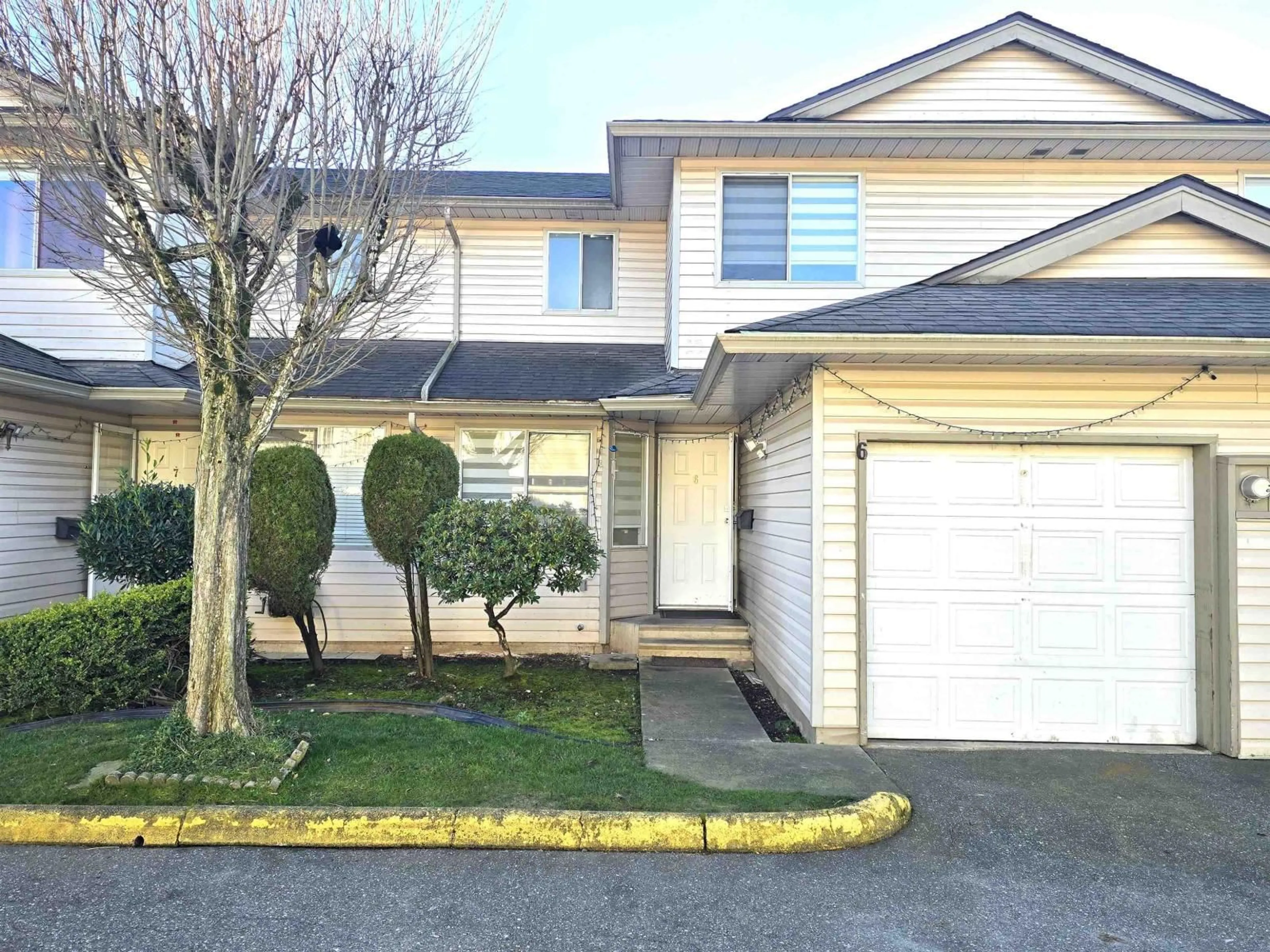 A pic from outside/outdoor area/front of a property/back of a property/a pic from drone, street for 6 - 3070 TOWNLINE ROAD, Abbotsford British Columbia V2T5M2
