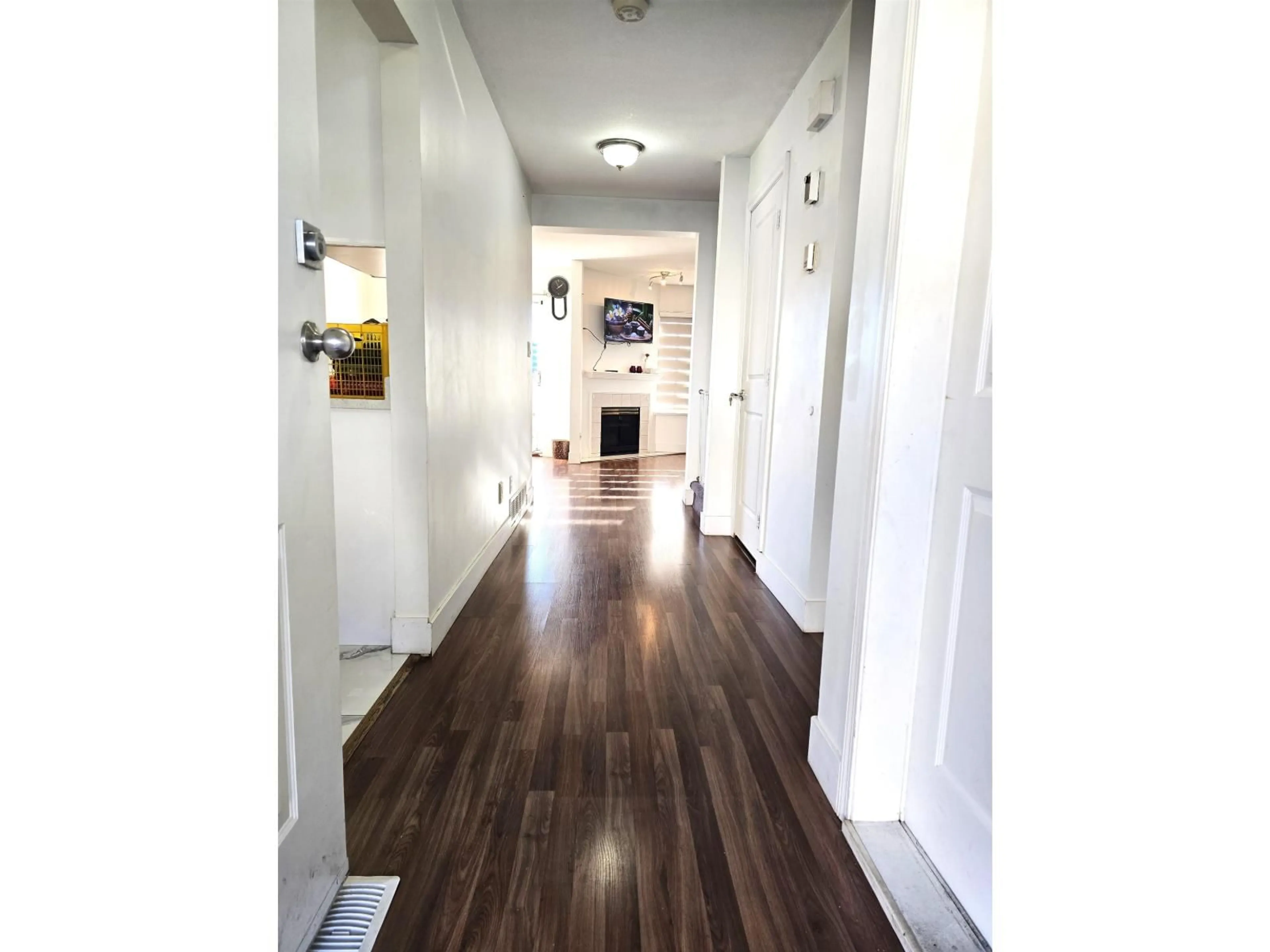 Indoor entryway for 6 - 3070 TOWNLINE ROAD, Abbotsford British Columbia V2T5M2