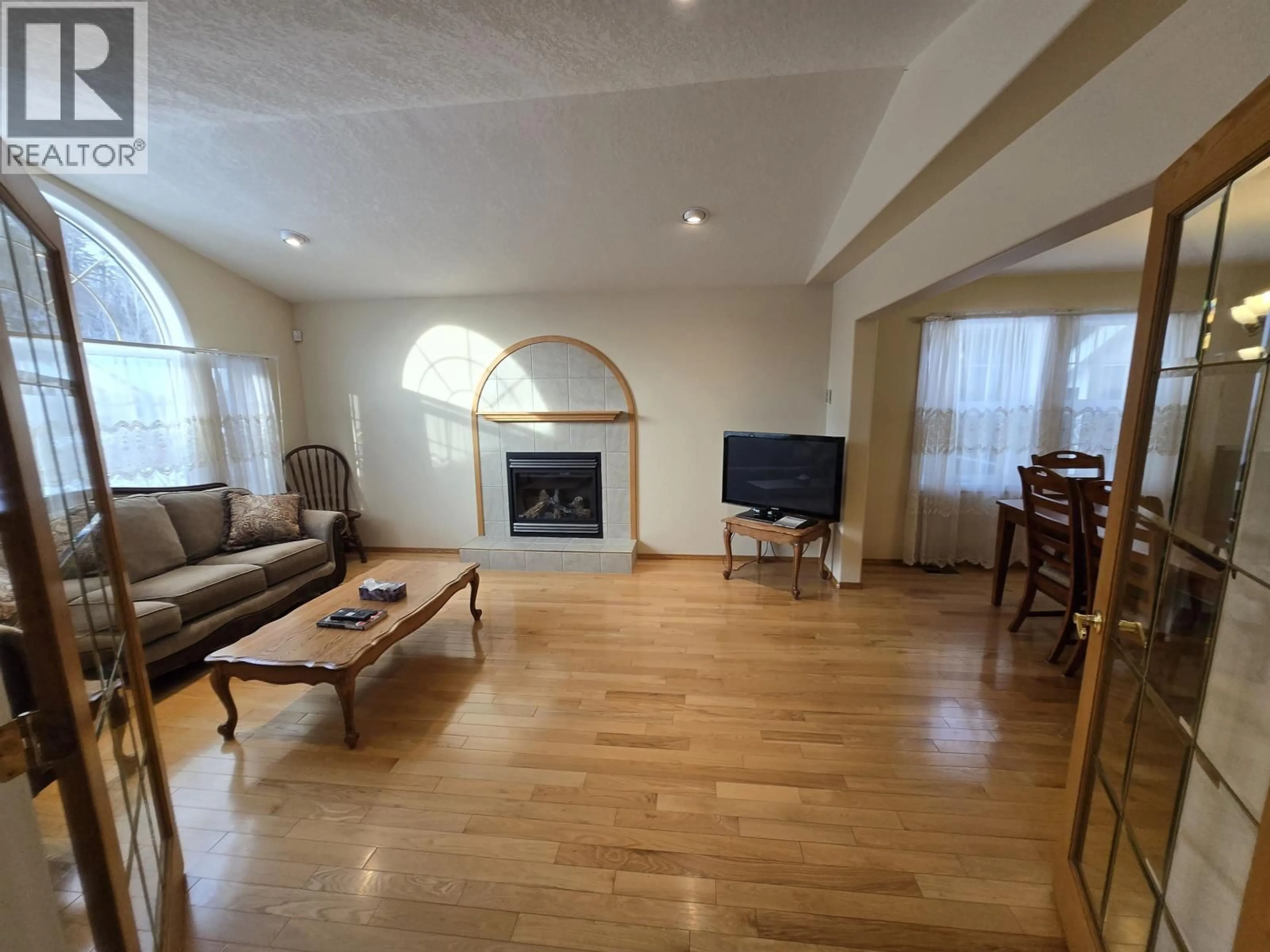 Living room with furniture, wood/laminate floor for 142 LOWE STREET, Quesnel British Columbia V2J5T4