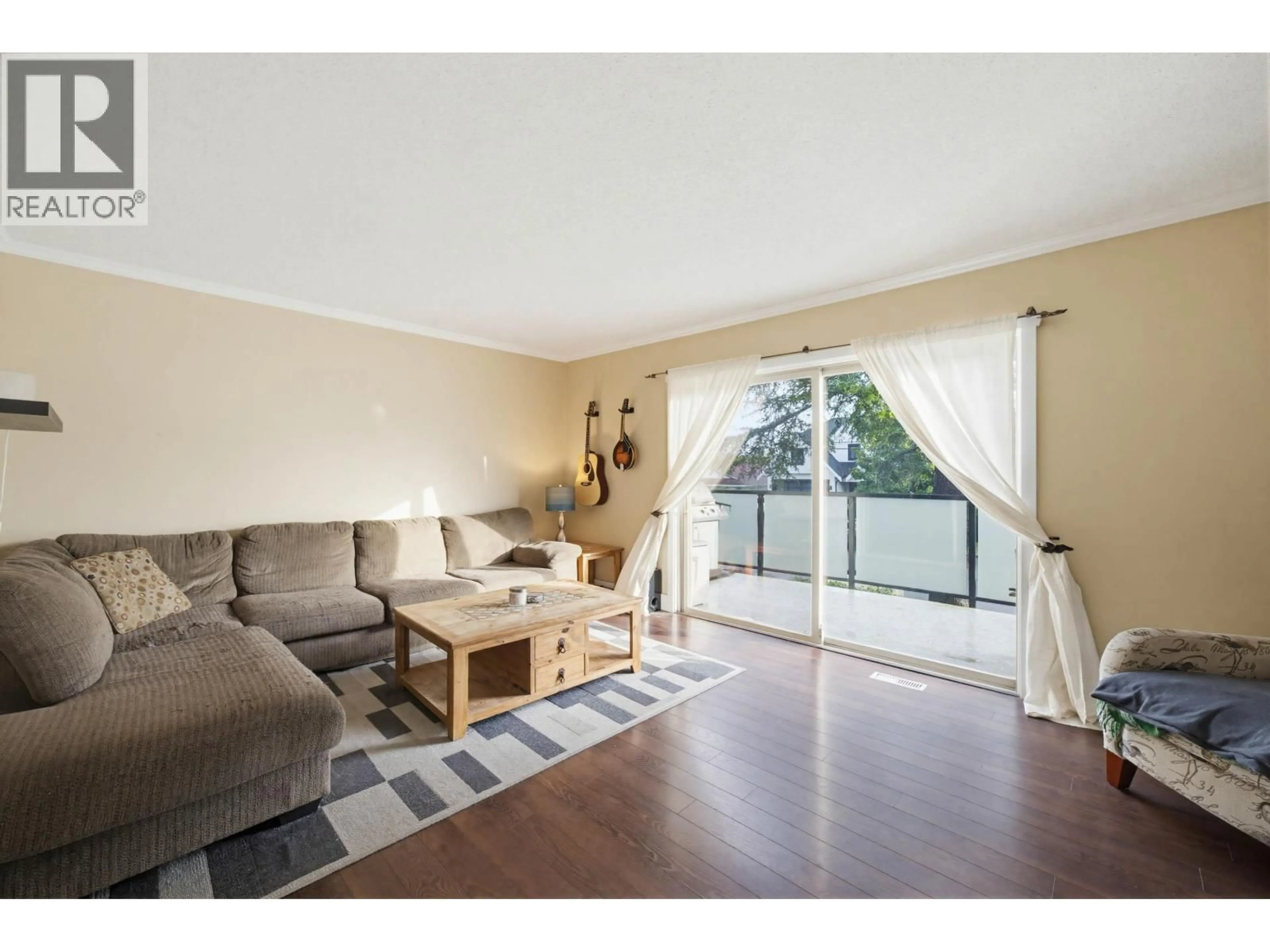 Living room with furniture, wood/laminate floor for B - 4901 LINDEN DRIVE, Delta British Columbia V4K3A2