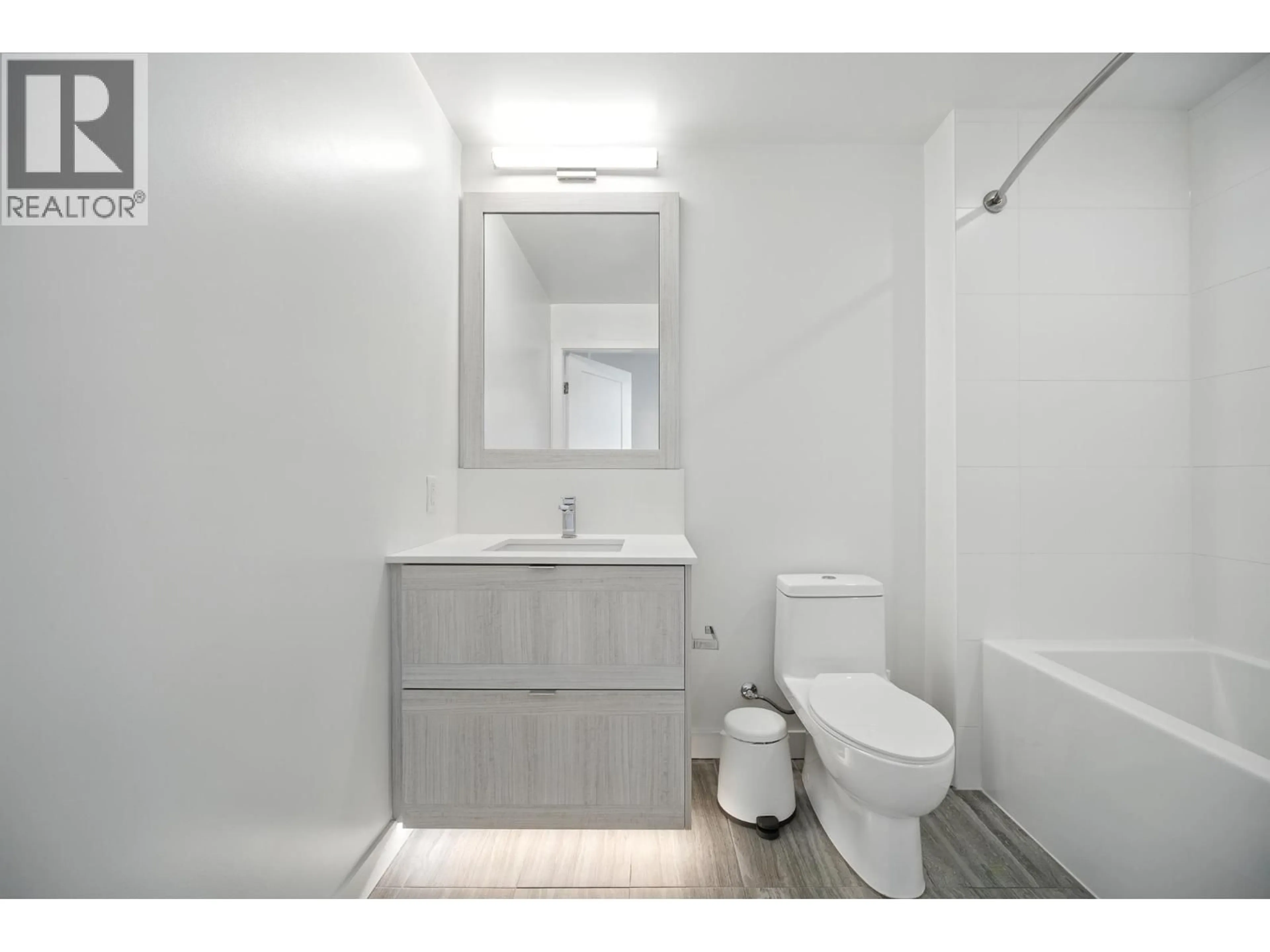 Standard bathroom, unknown for 3302 - 2311 BETA AVENUE, Burnaby British Columbia V5C0M1