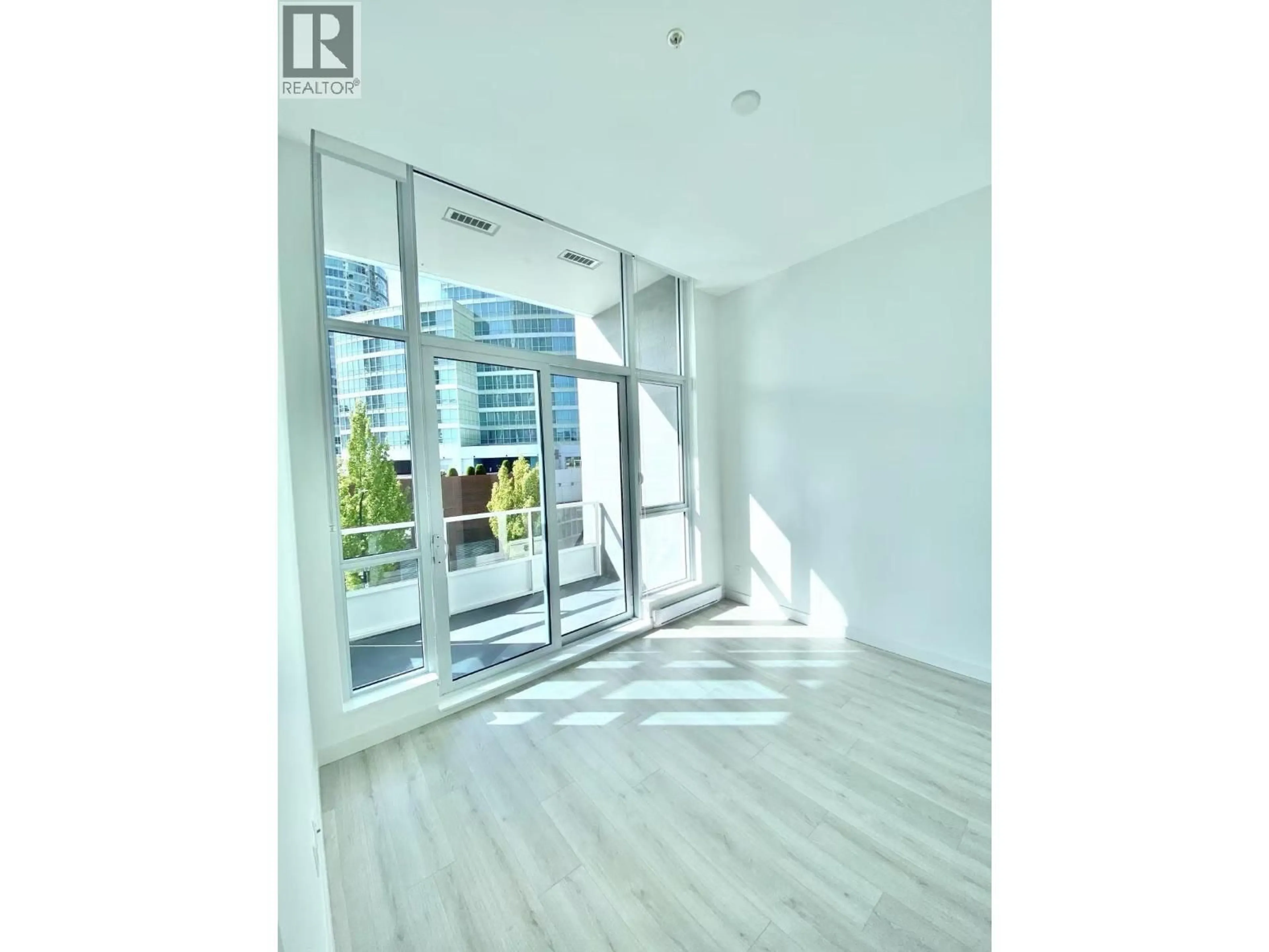 Indoor foyer for 306 - 6080 MCKAY AVENUE, Burnaby British Columbia V5H0J4