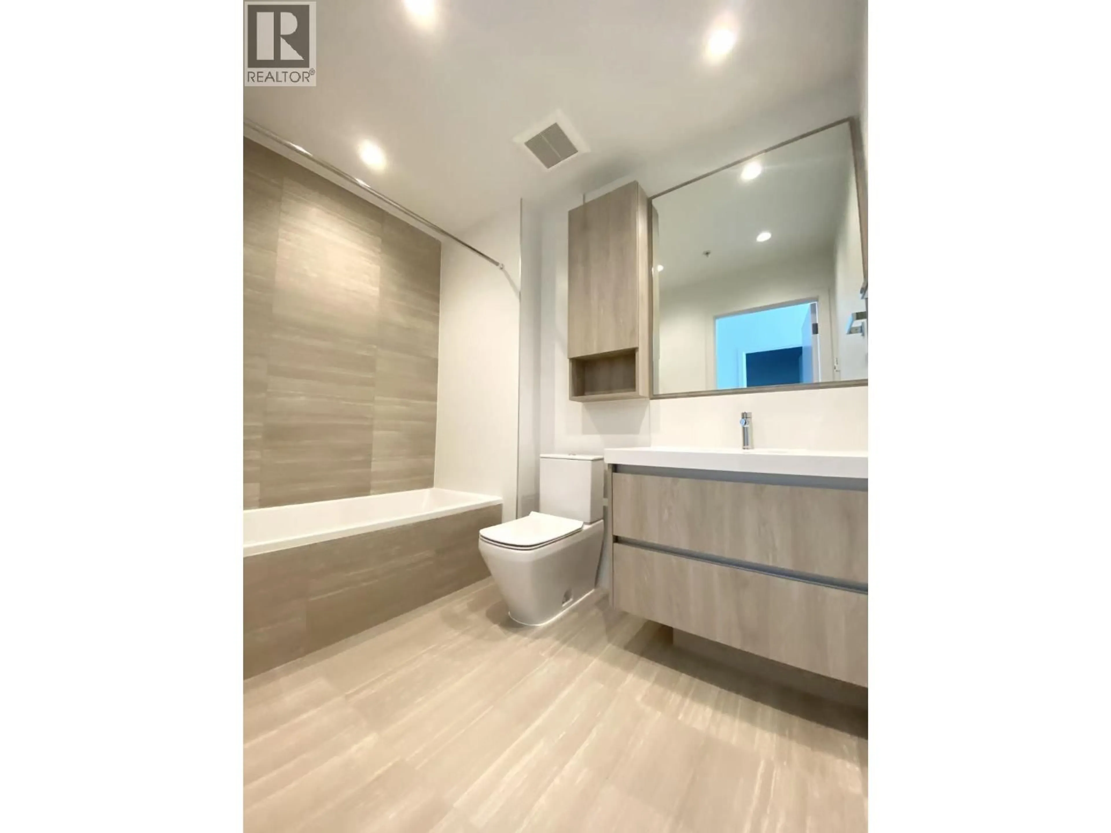 Contemporary bathroom, ceramic/tile floor for 306 - 6080 MCKAY AVENUE, Burnaby British Columbia V5H0J4