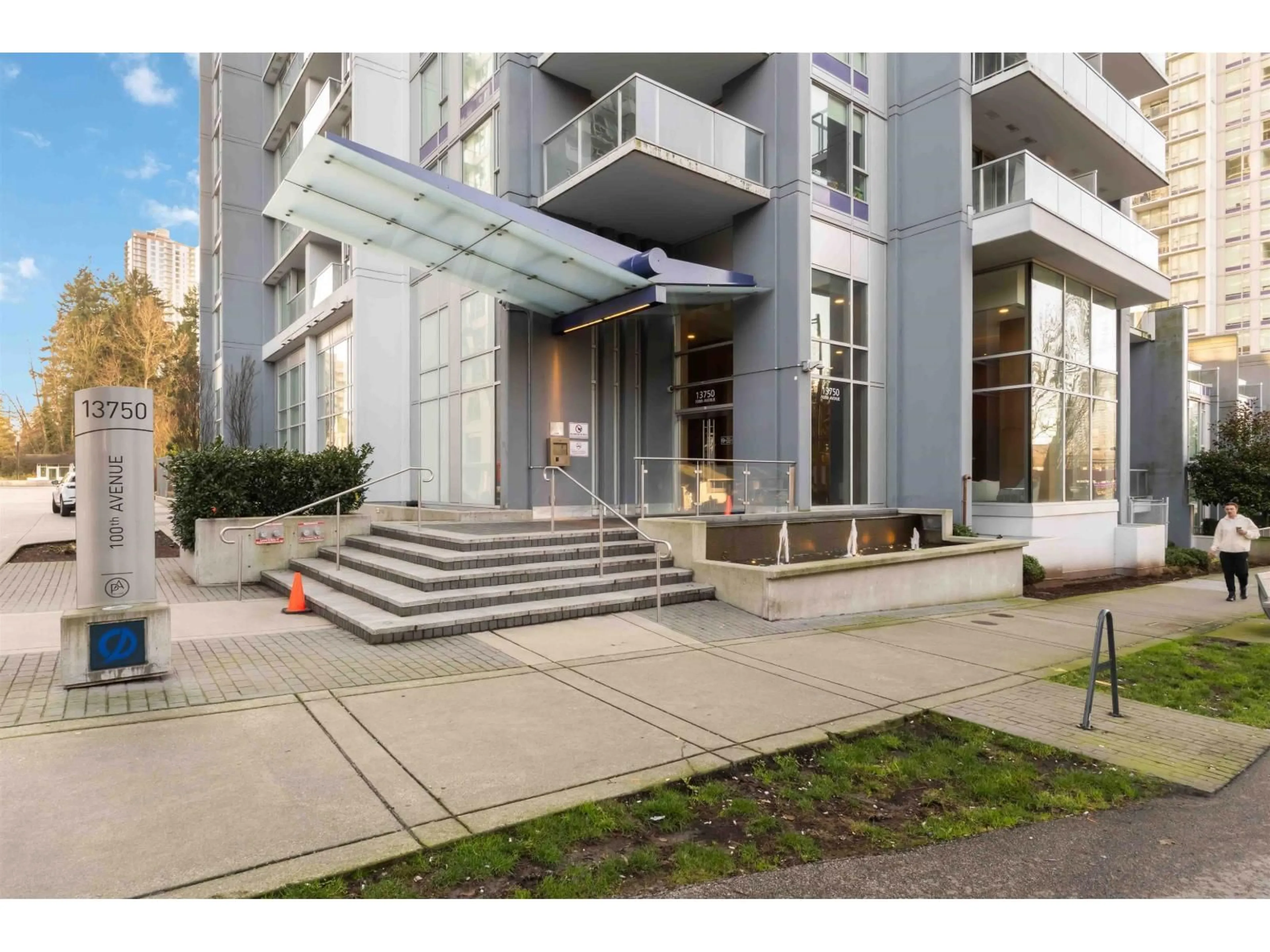 Indoor foyer for 3301 - 13750 100 AVENUE, Surrey British Columbia V3T0L3