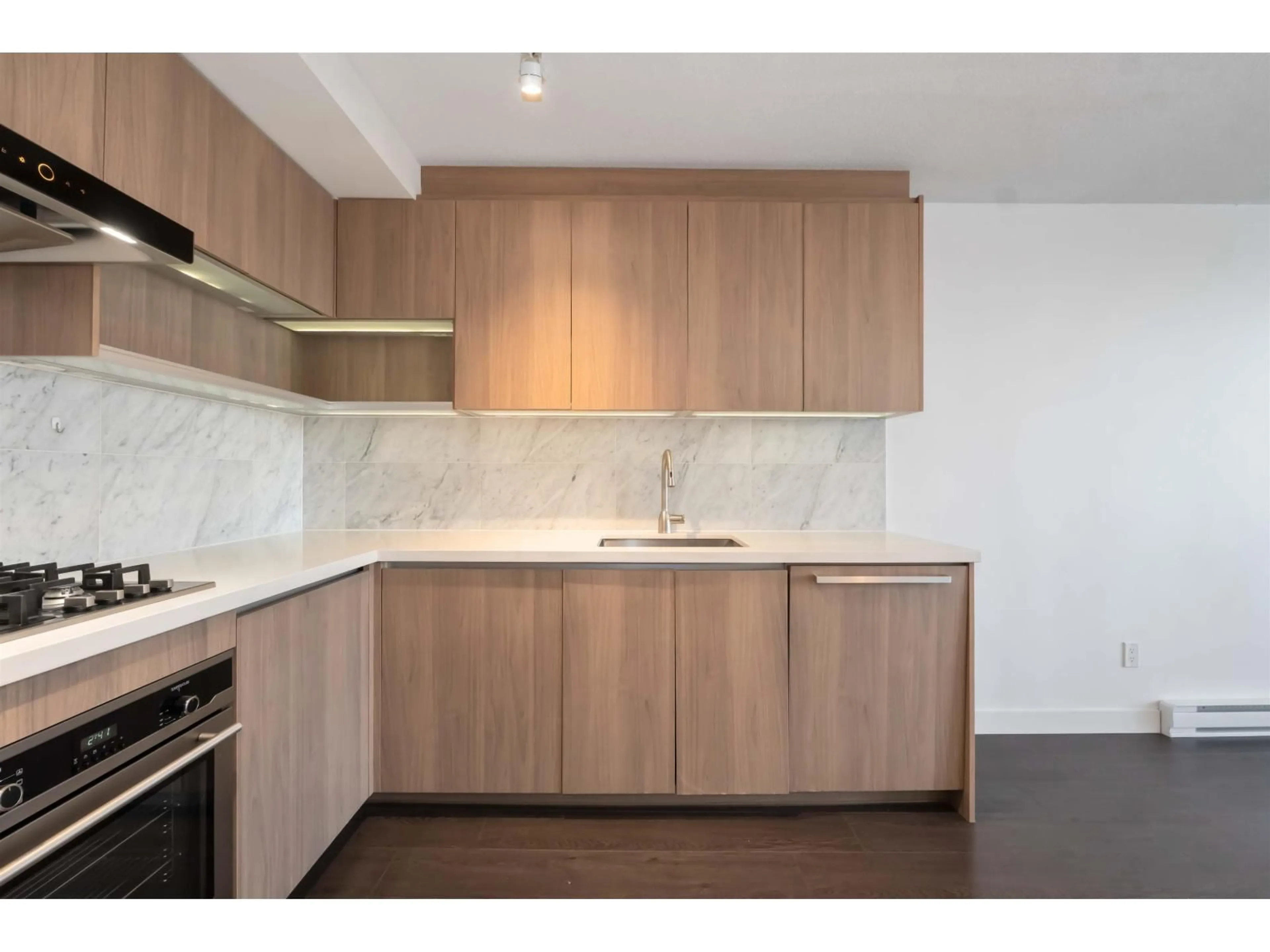 Standard kitchen, wood/laminate floor for 3301 - 13750 100 AVENUE, Surrey British Columbia V3T0L3