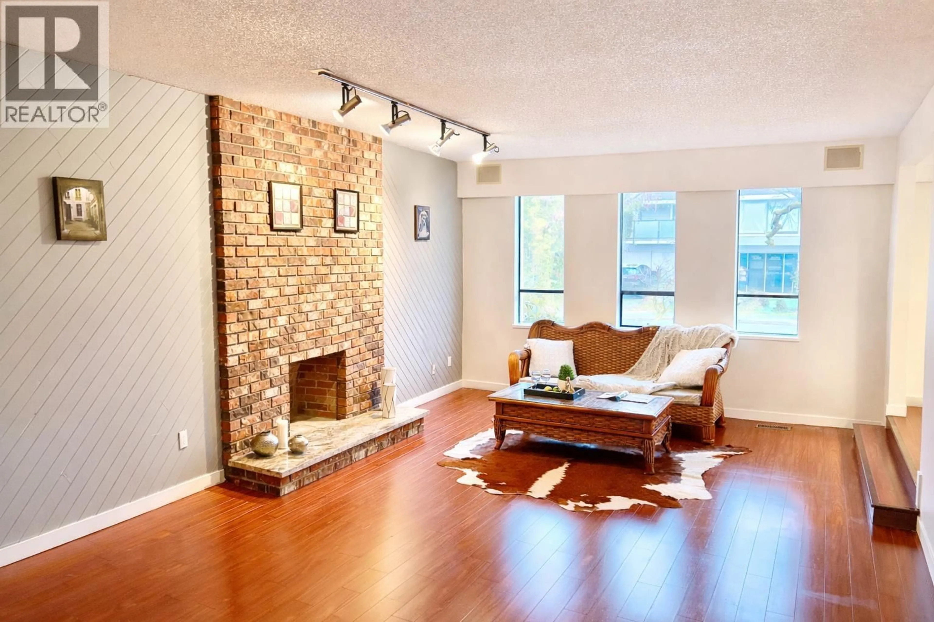 Living room with furniture, unknown for 10971 HOUSMAN STREET, Richmond British Columbia V7E4A7