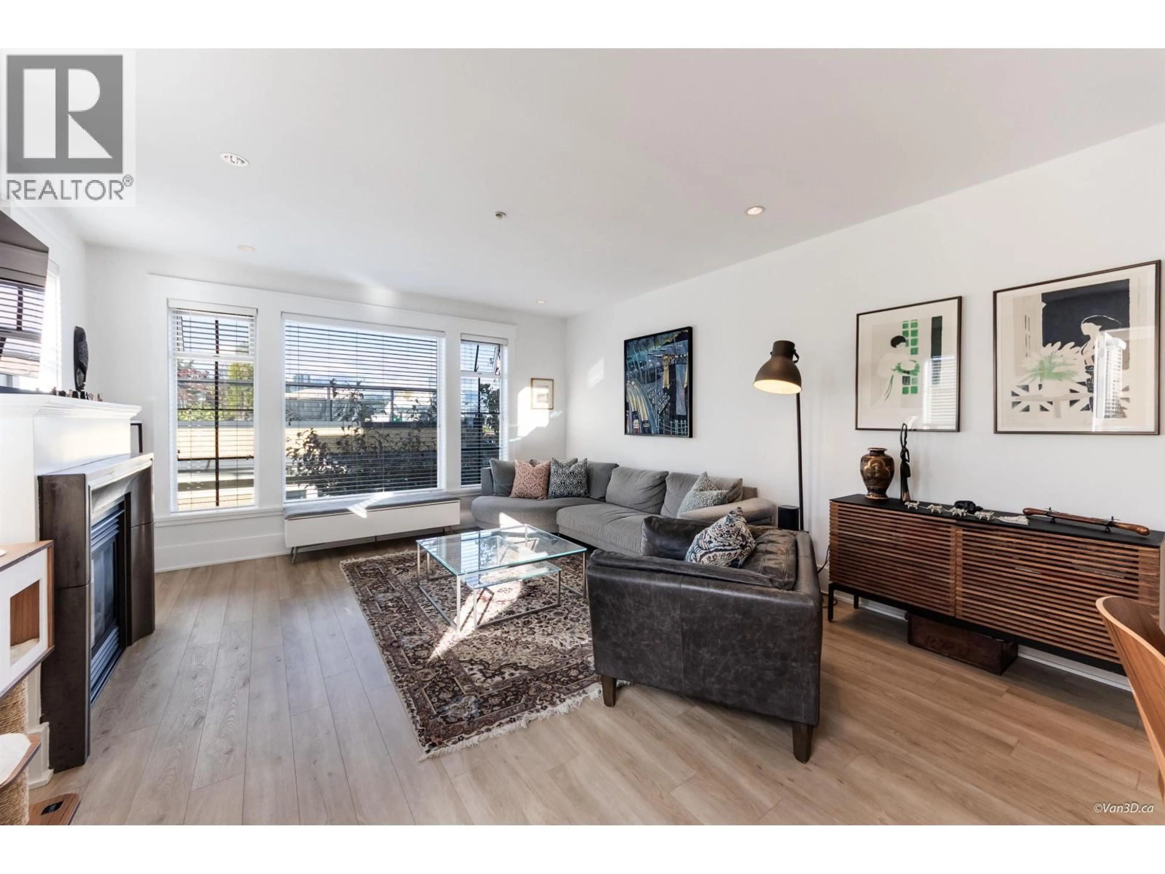 Living room with furniture, wood/laminate floor for 1017 8TH AVENUE, Vancouver British Columbia V6H1C3