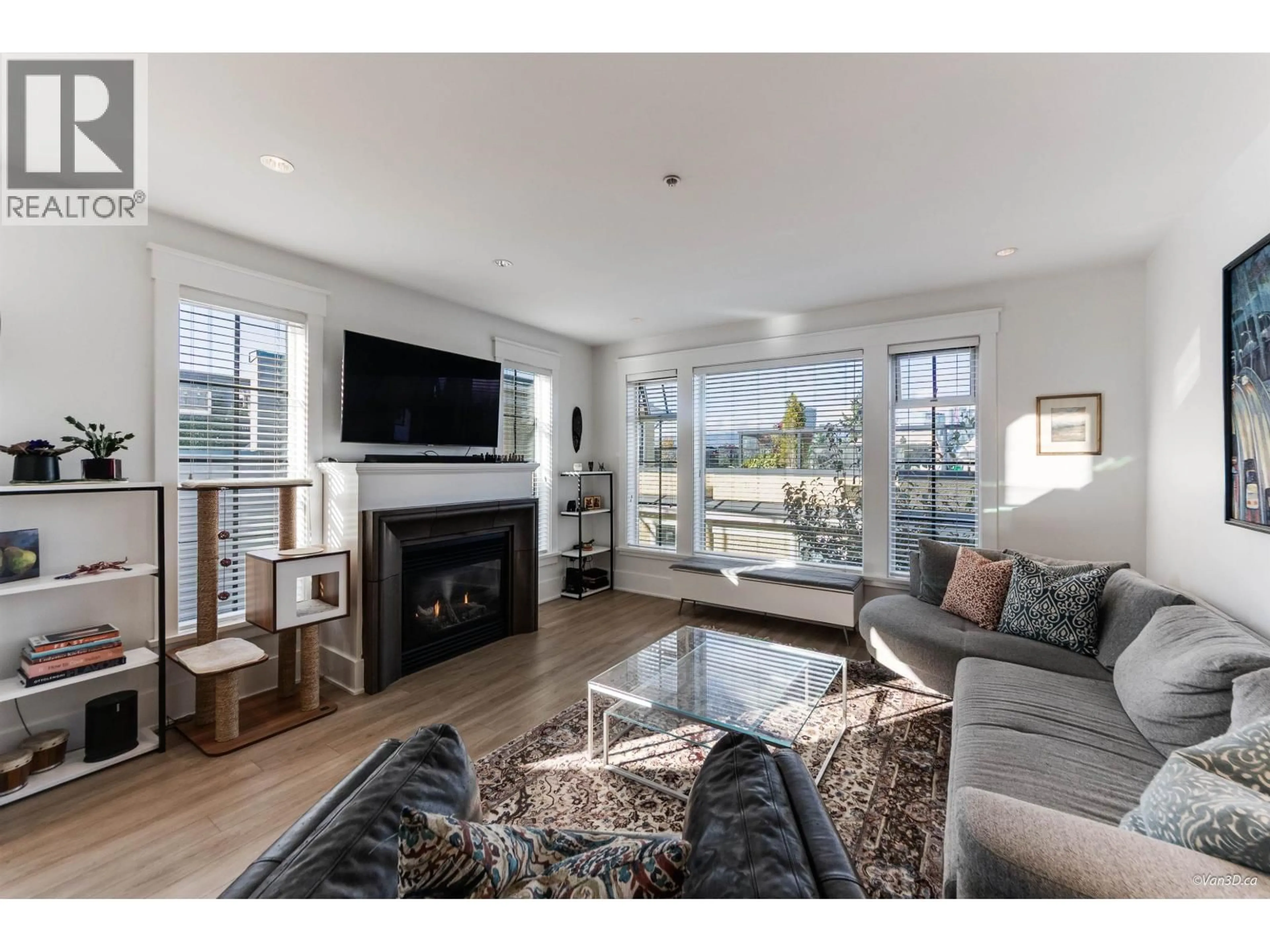 Living room with furniture, wood/laminate floor for 1017 8TH AVENUE, Vancouver British Columbia V6H1C3