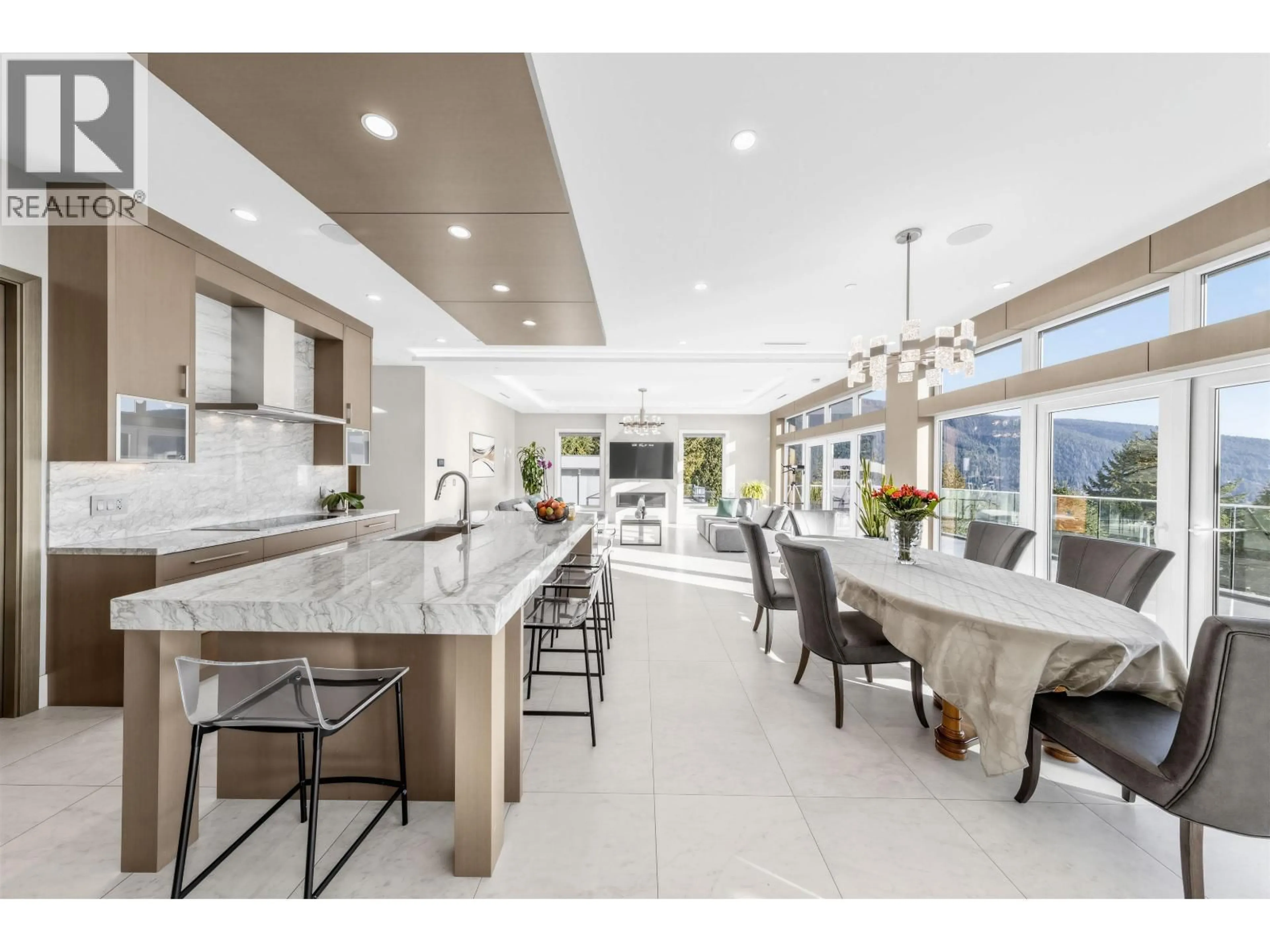 Open concept kitchen, ceramic/tile floor for 515 BALLANTREE ROAD, West Vancouver British Columbia V7S1V9