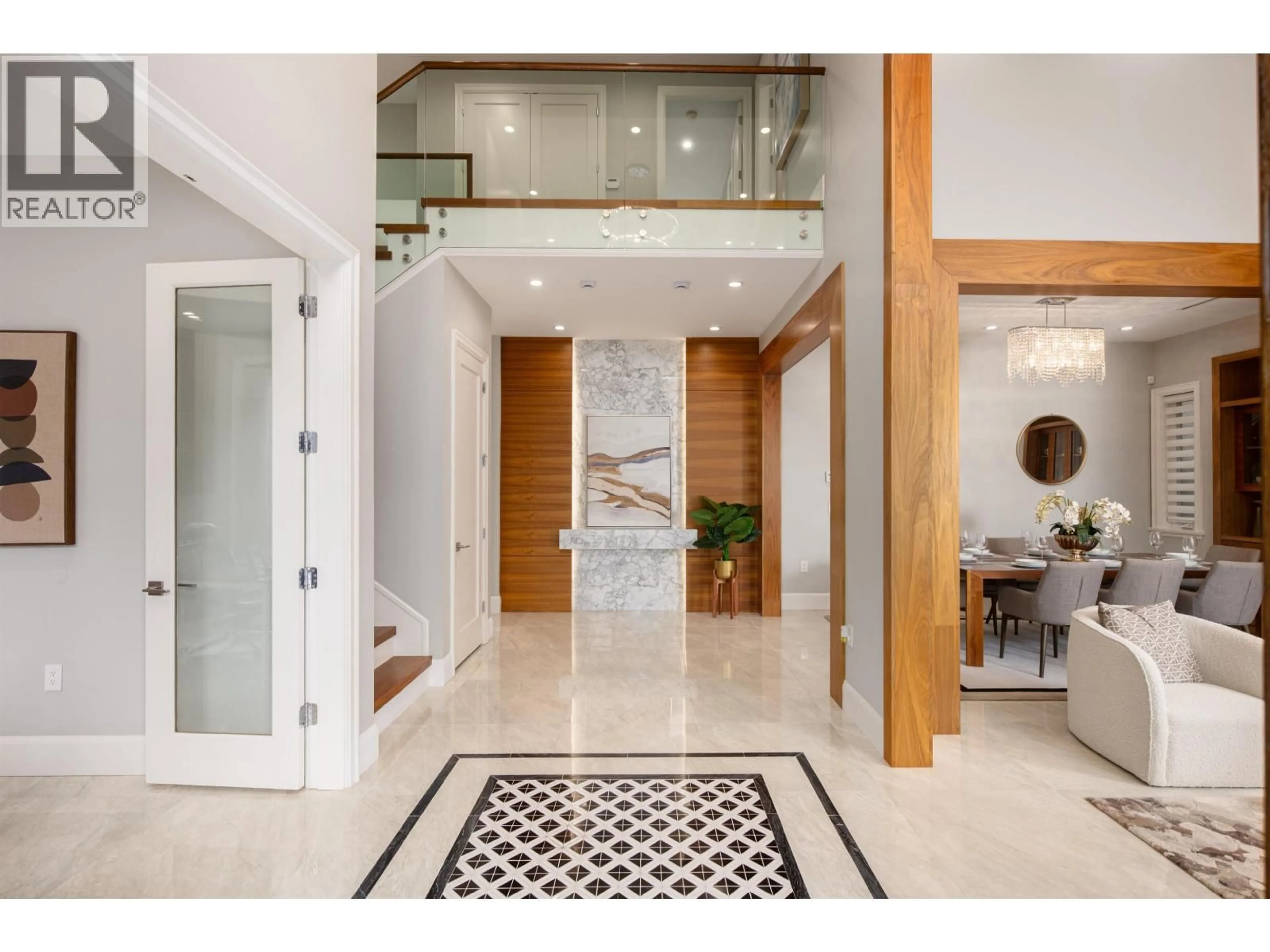 Indoor entryway for 8160 RAILWAY AVENUE, Richmond British Columbia V7C5C8