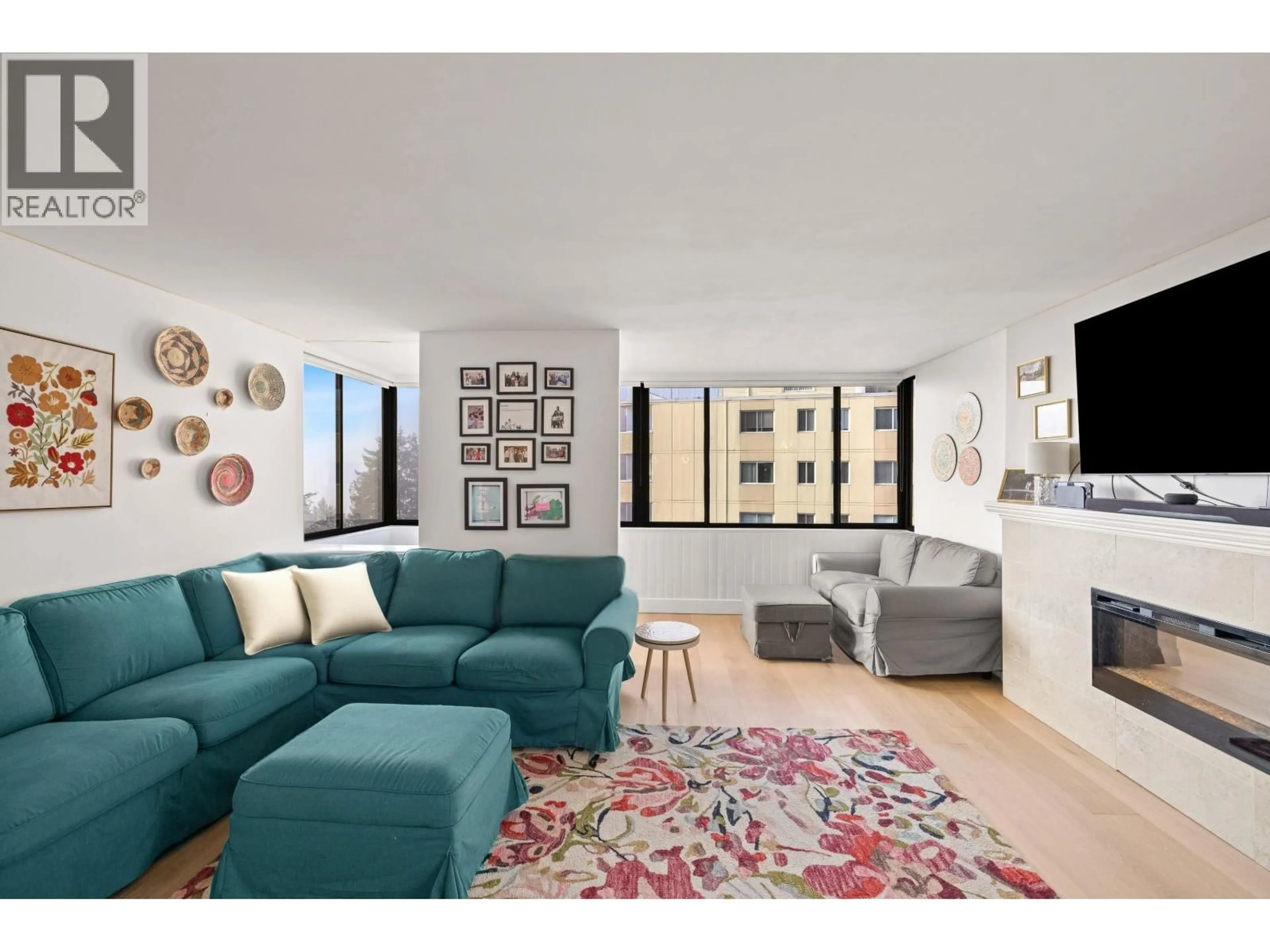 Living room with furniture, unknown for 703 - 2167 BELLEVUE AVENUE, West Vancouver British Columbia V7V1C2